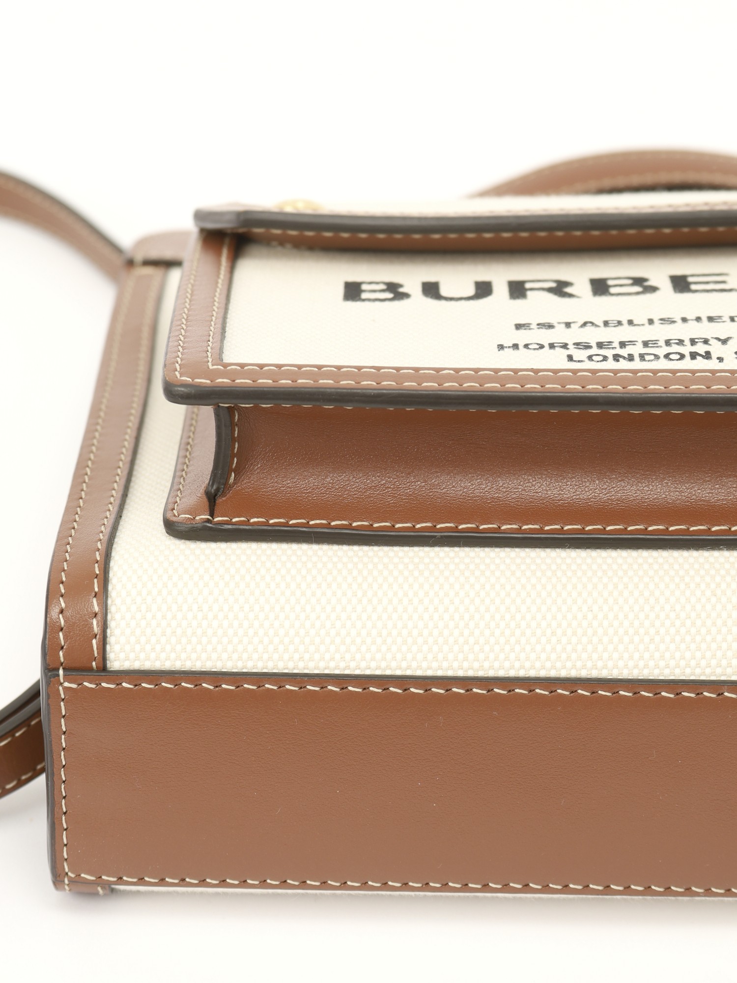 Burberry Pocket 9
