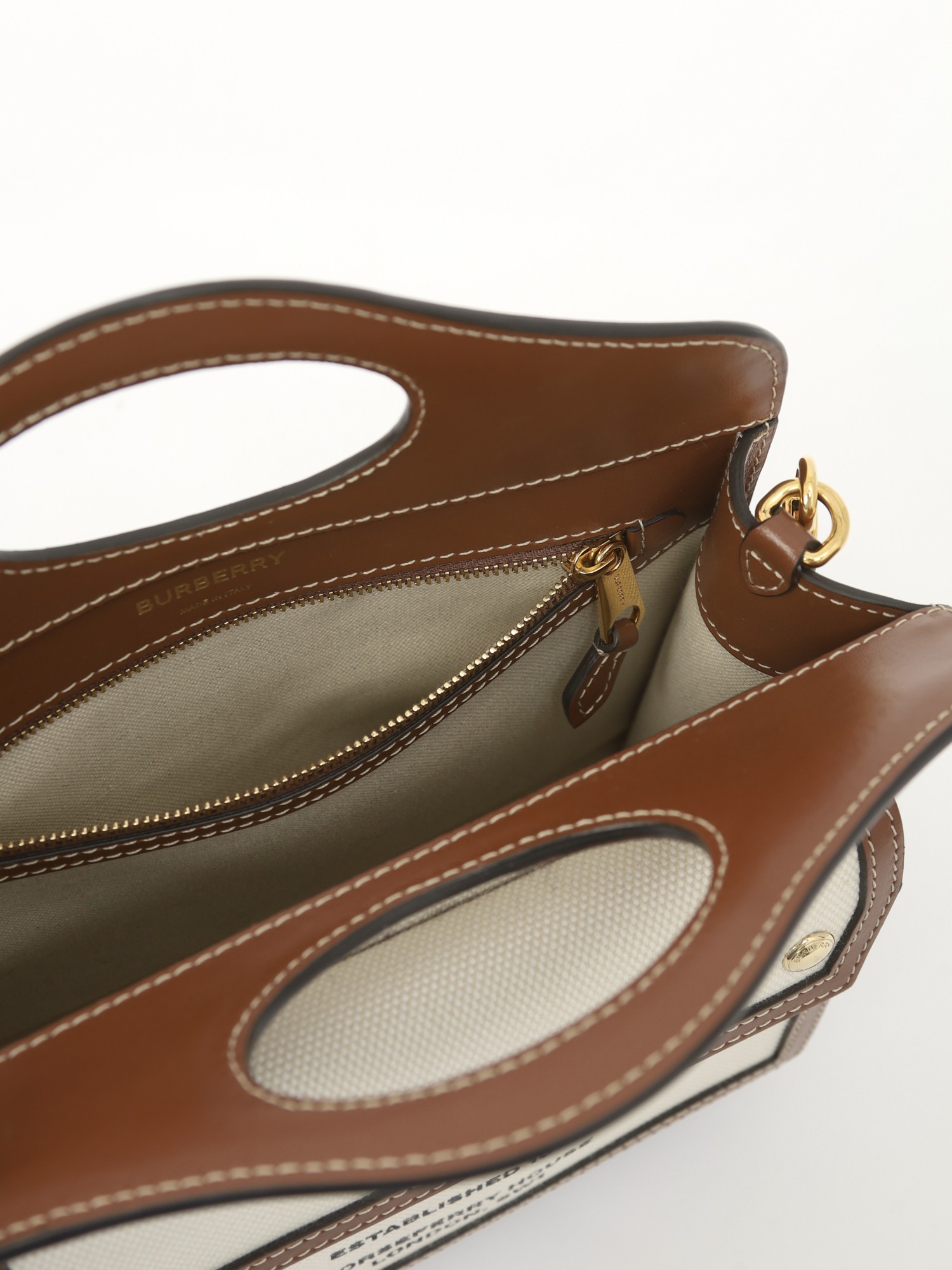 Burberry Pocket 11