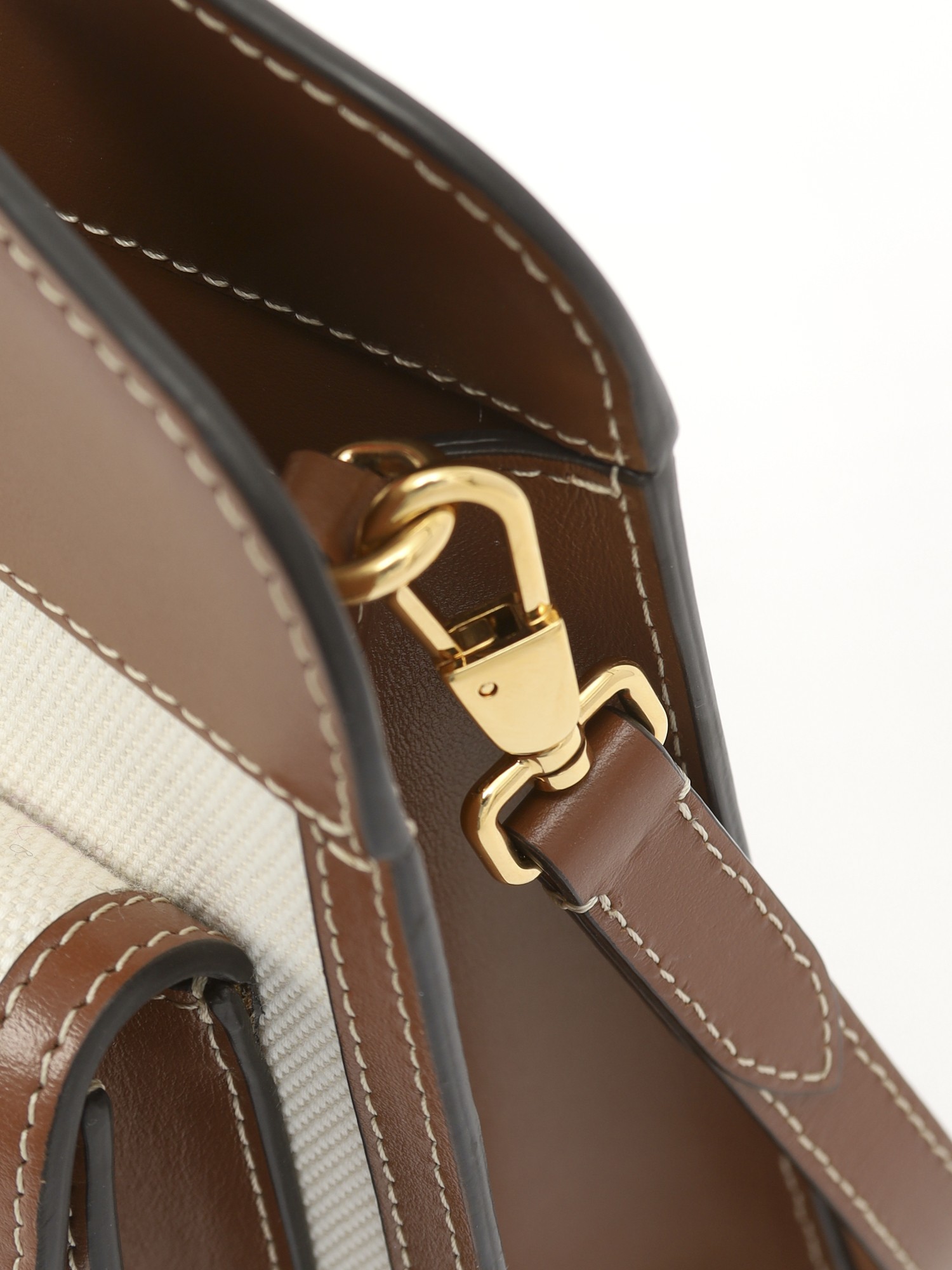 Burberry Pocket 8