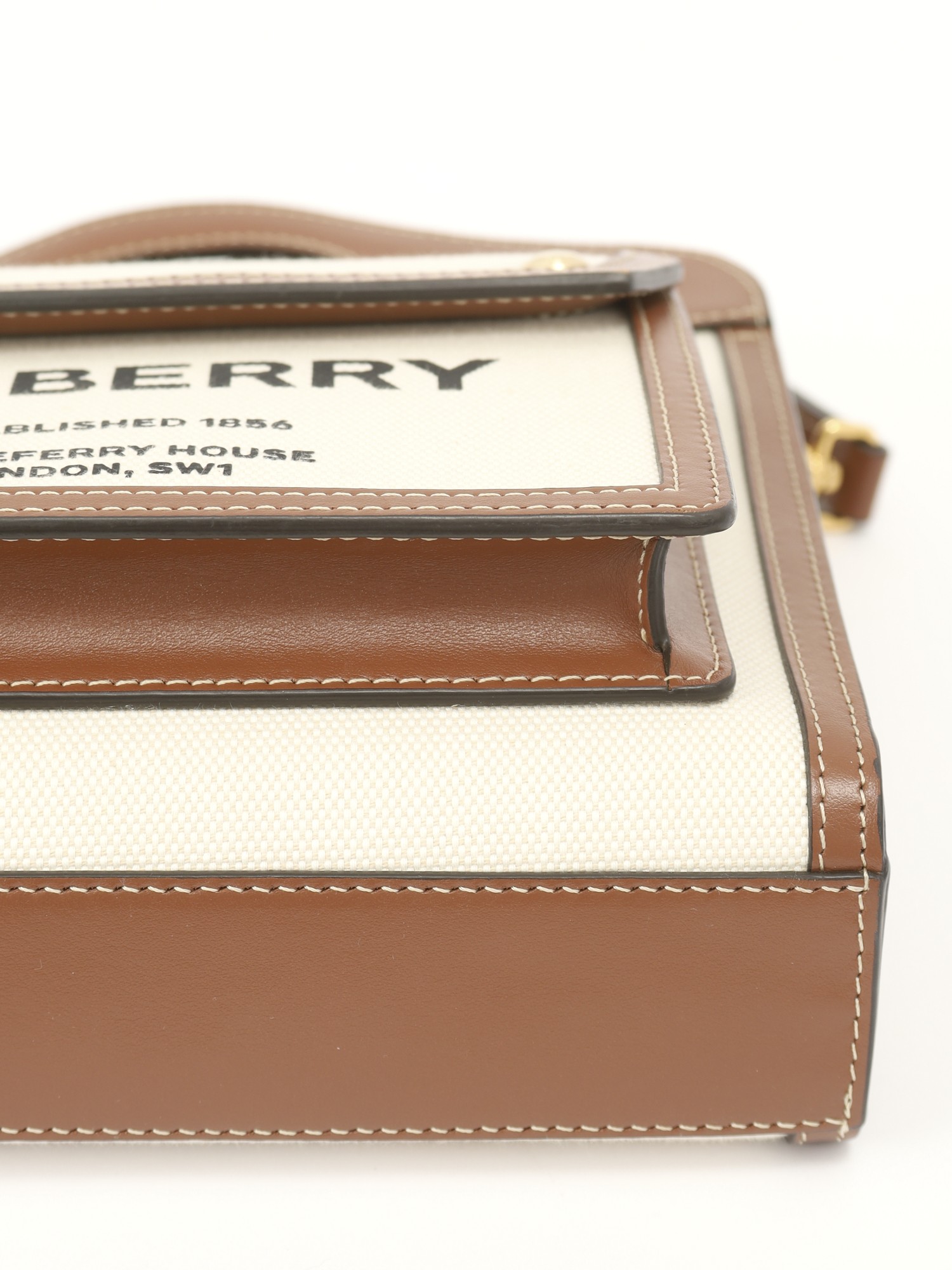 Burberry Pocket 10