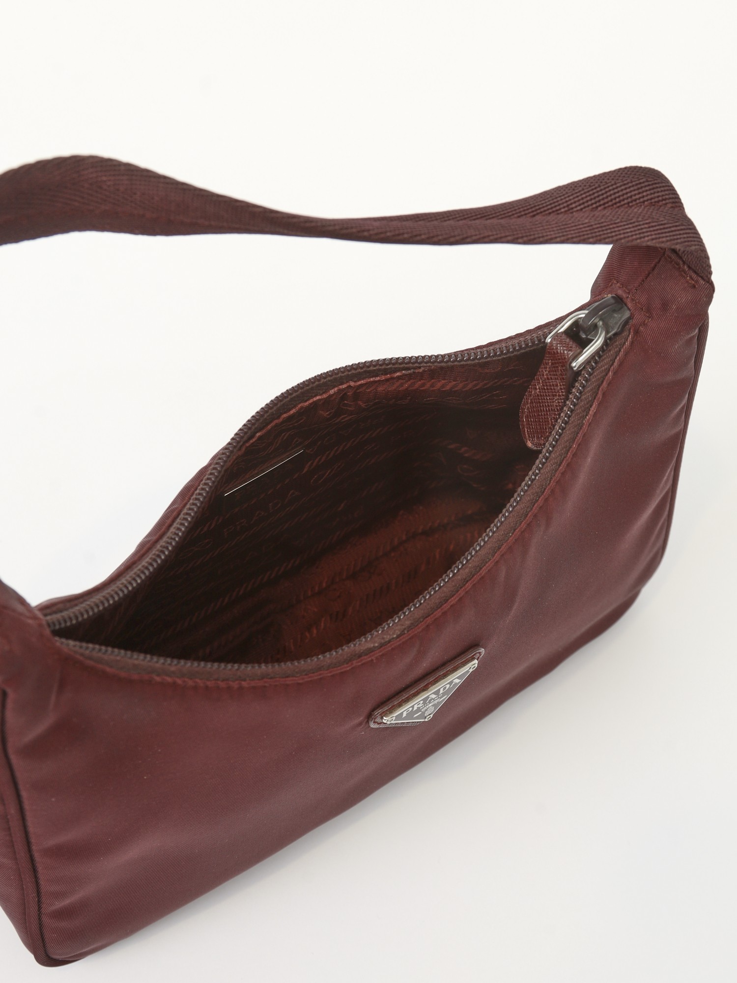 Prada Re-Edition 2000 10