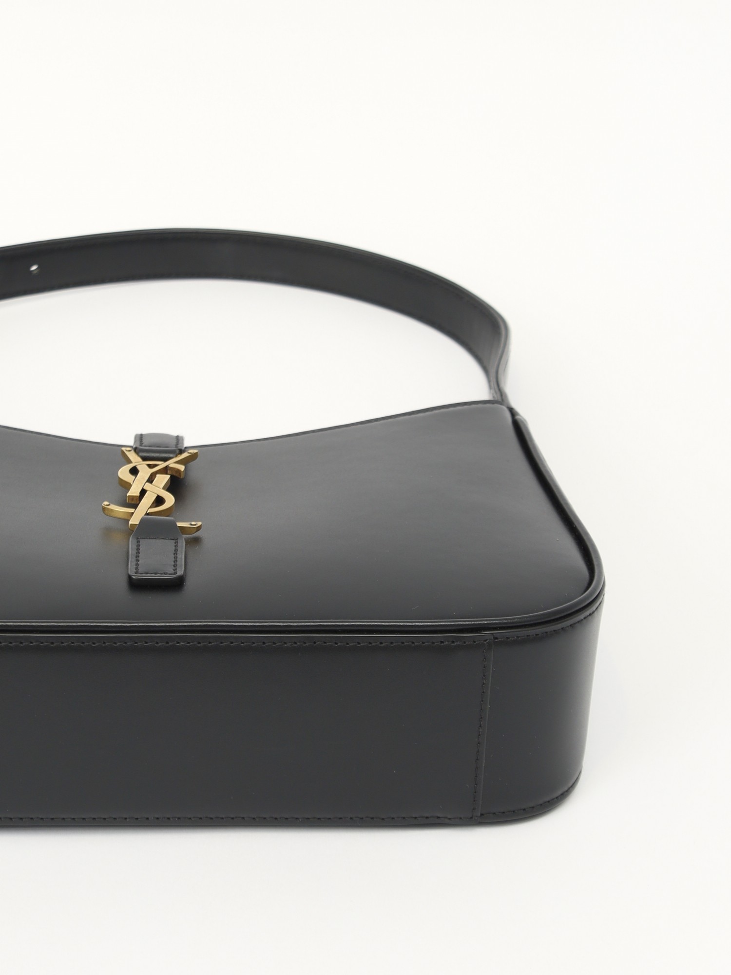 Saint Laurent Le 5 A 7 8