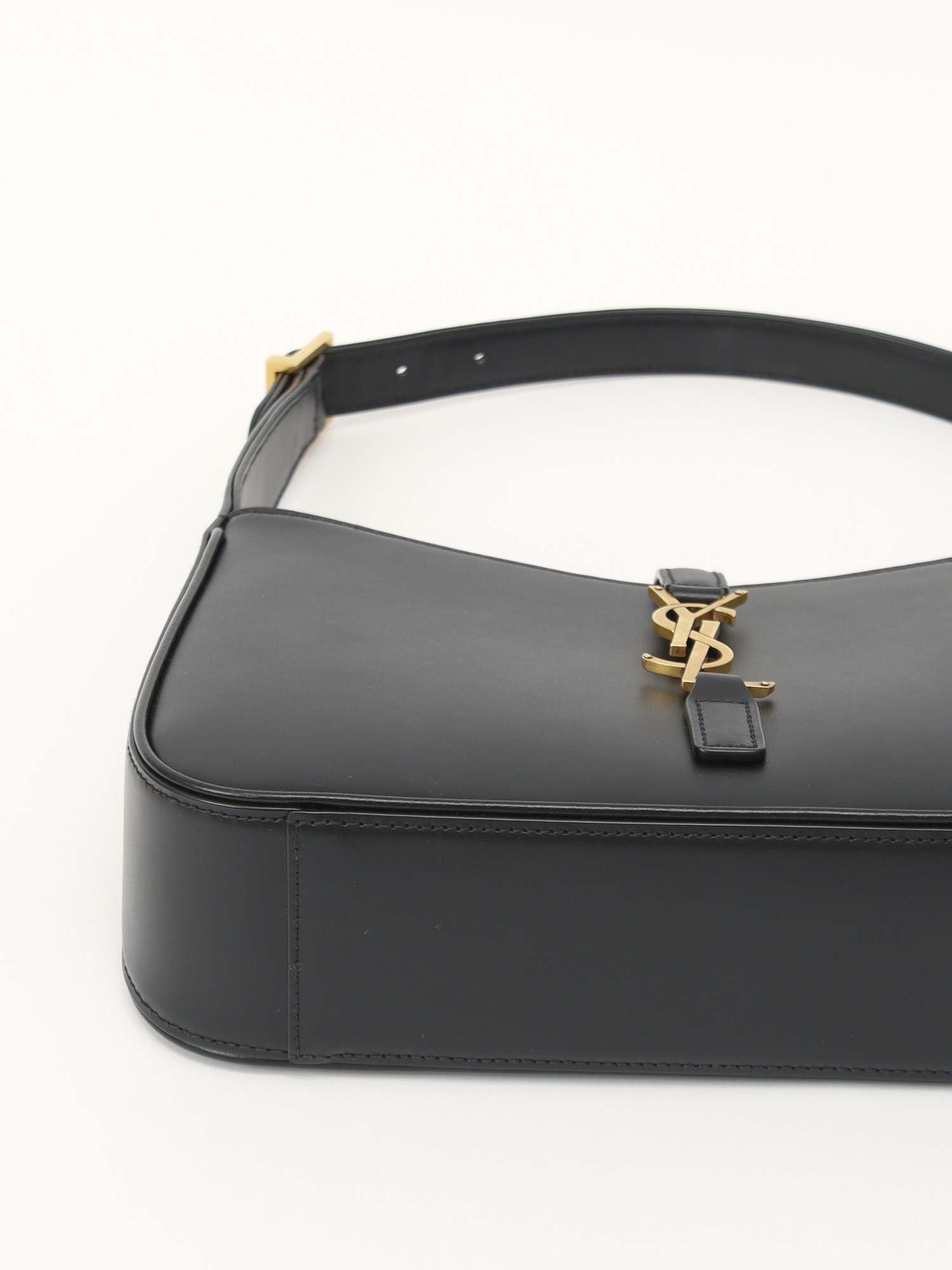 Saint Laurent Le 5 A 7 7