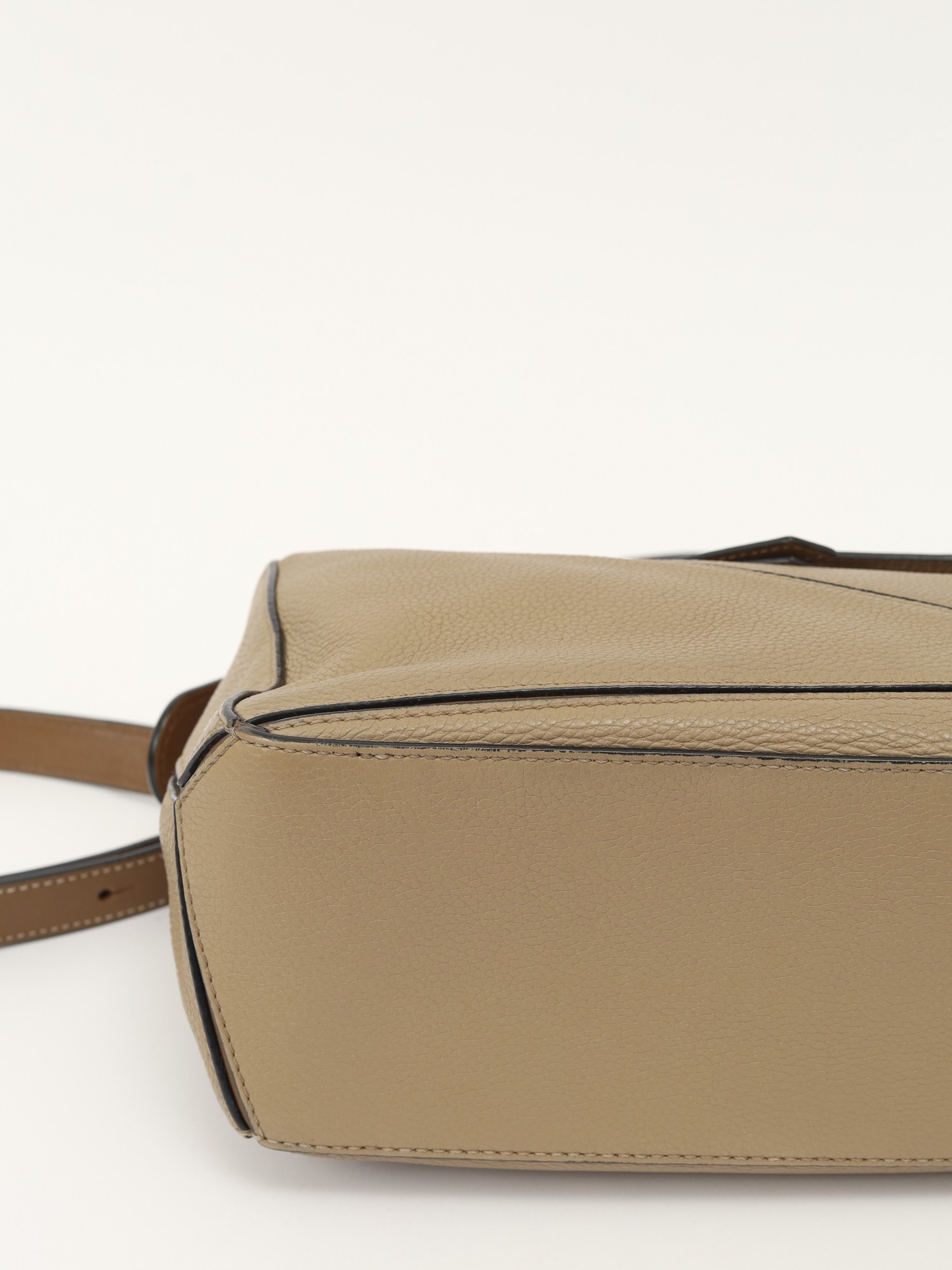 Loewe Puzzle 8
