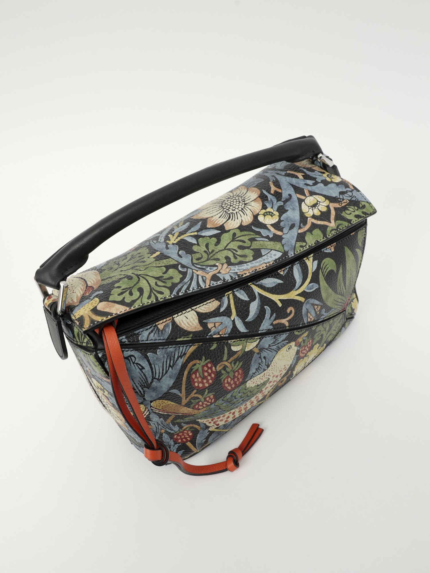 Loewe Puzzle 4