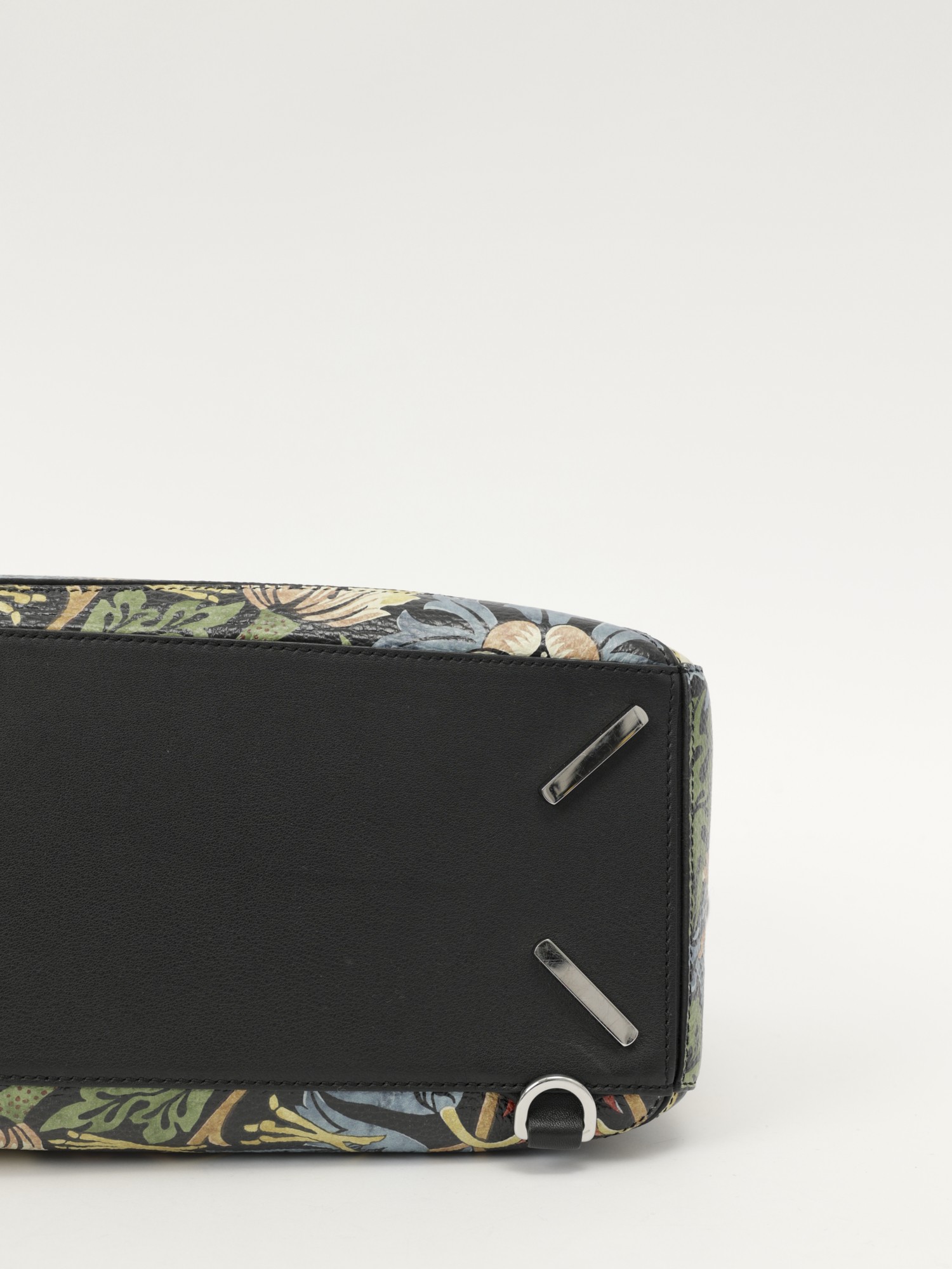 Loewe Puzzle 8