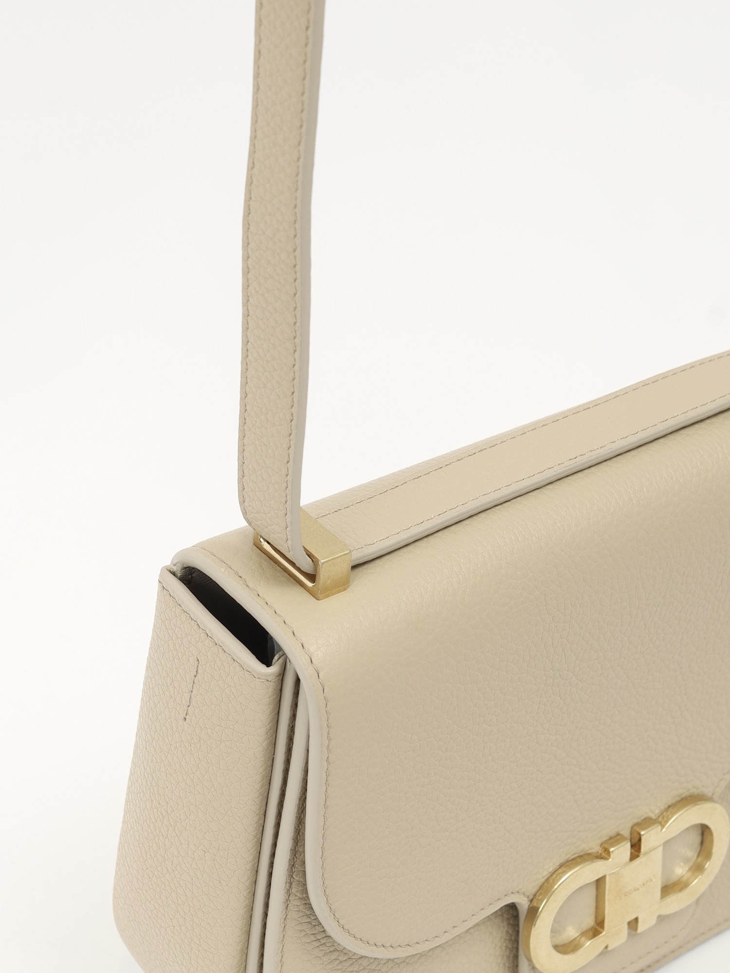 Salvatore Ferragamo Gancini  6