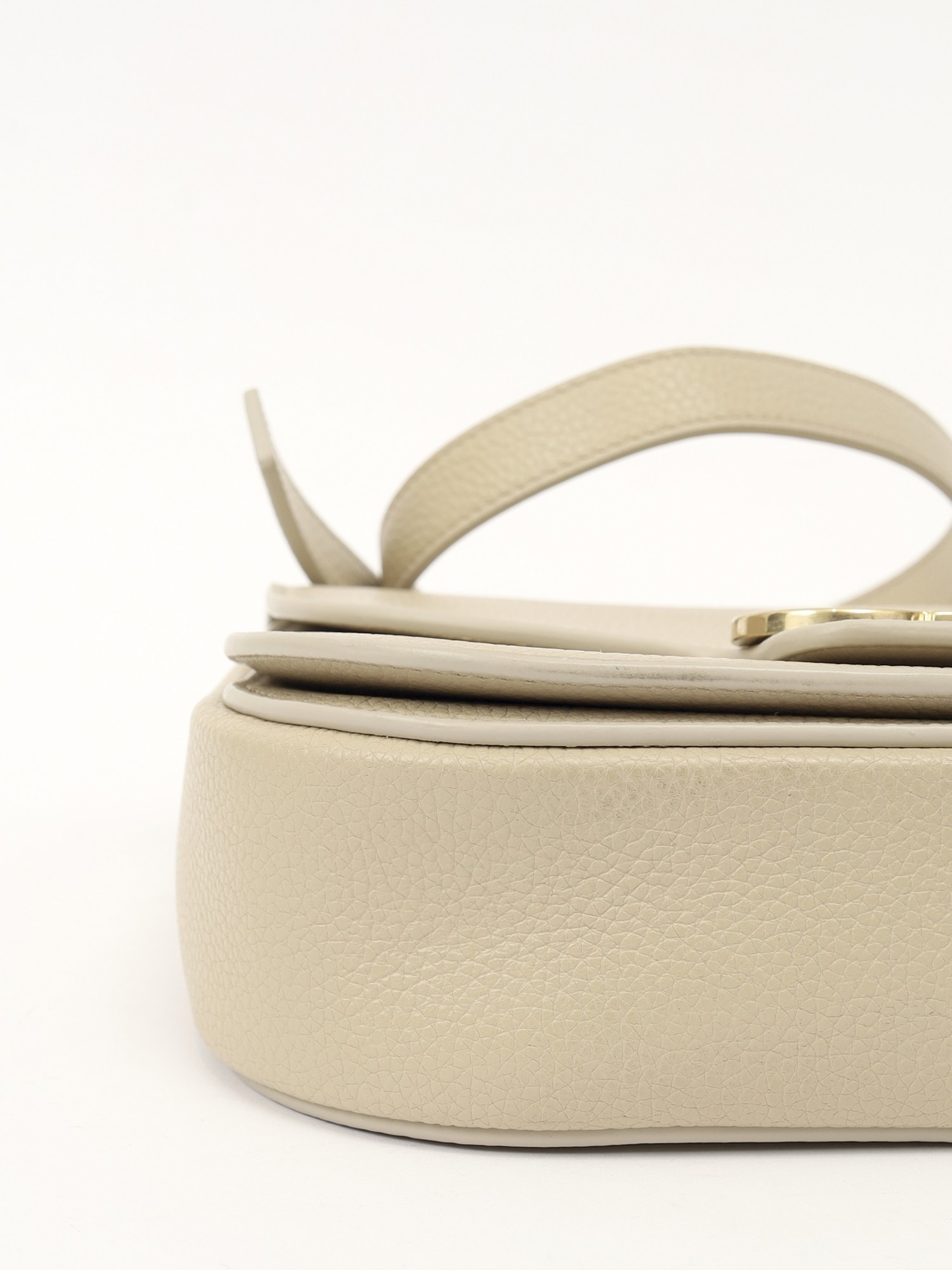 Salvatore Ferragamo Gancini  8