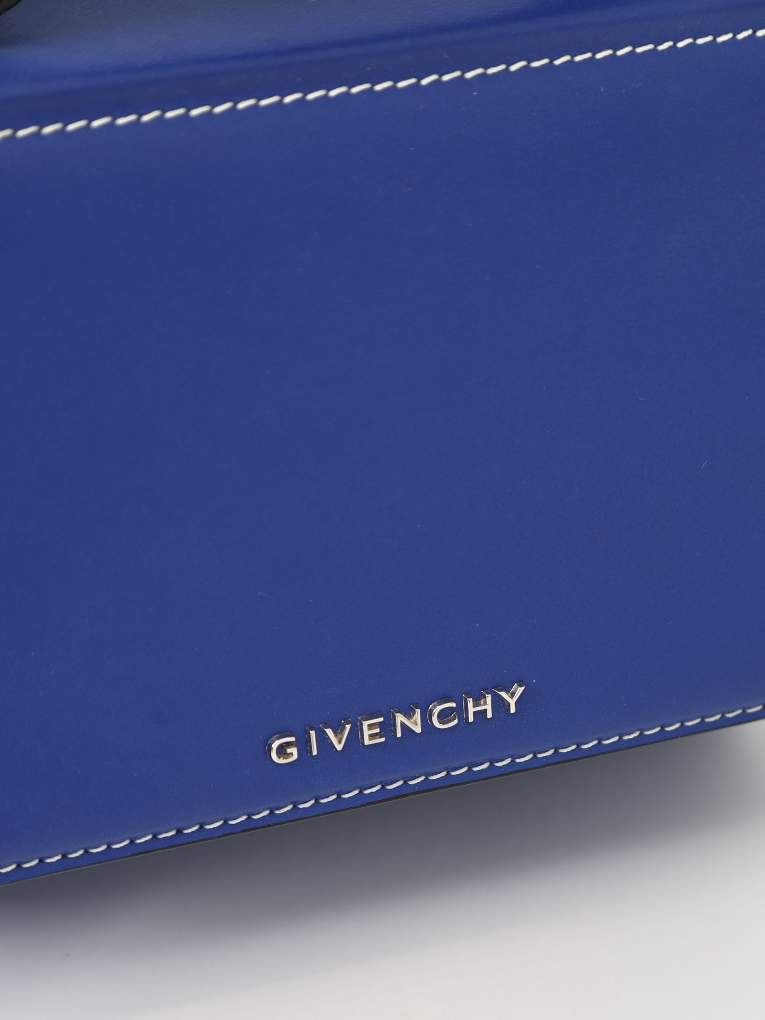 Givenchy Pandora 5