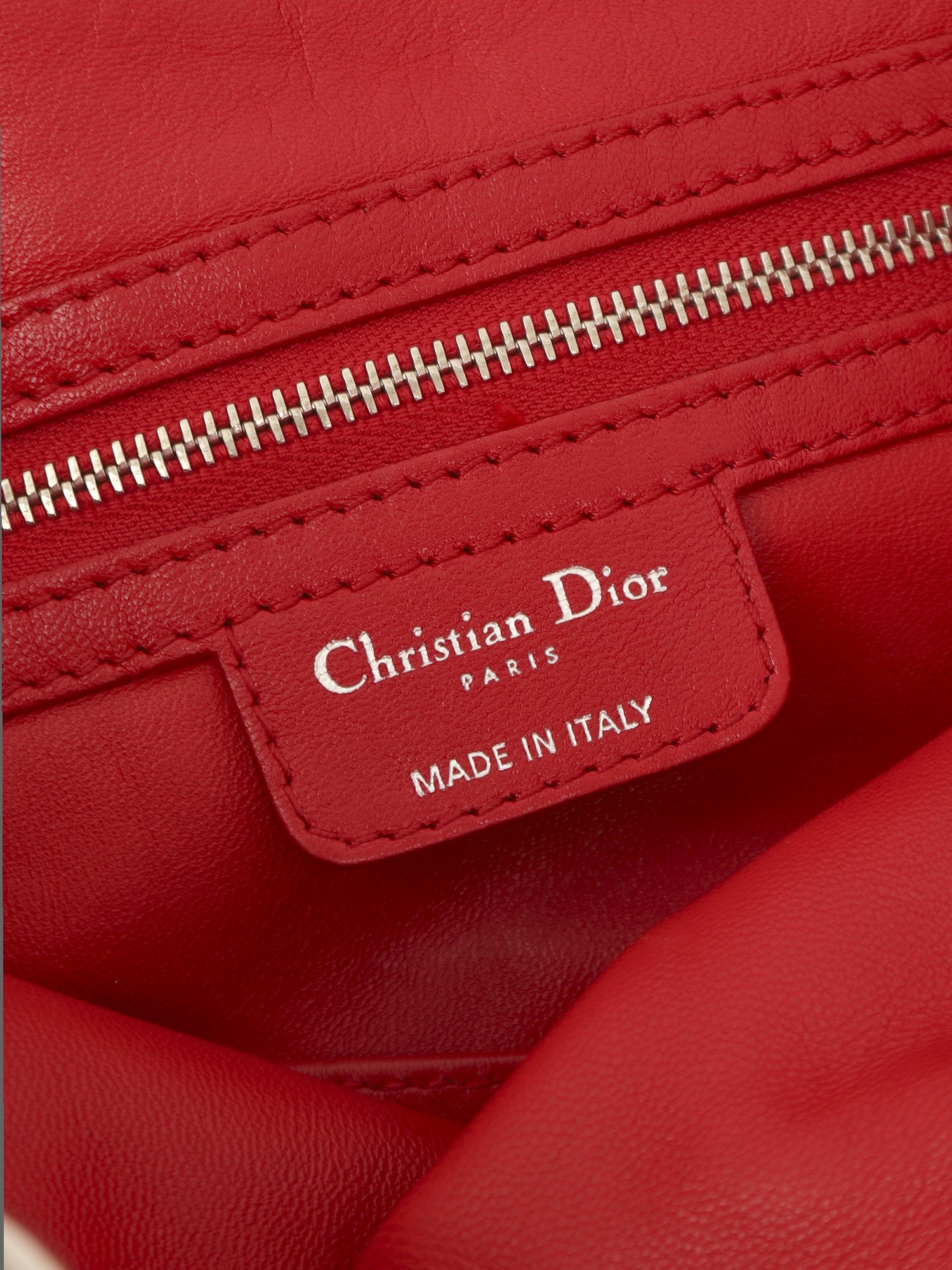 Christian Dior Avenue  16