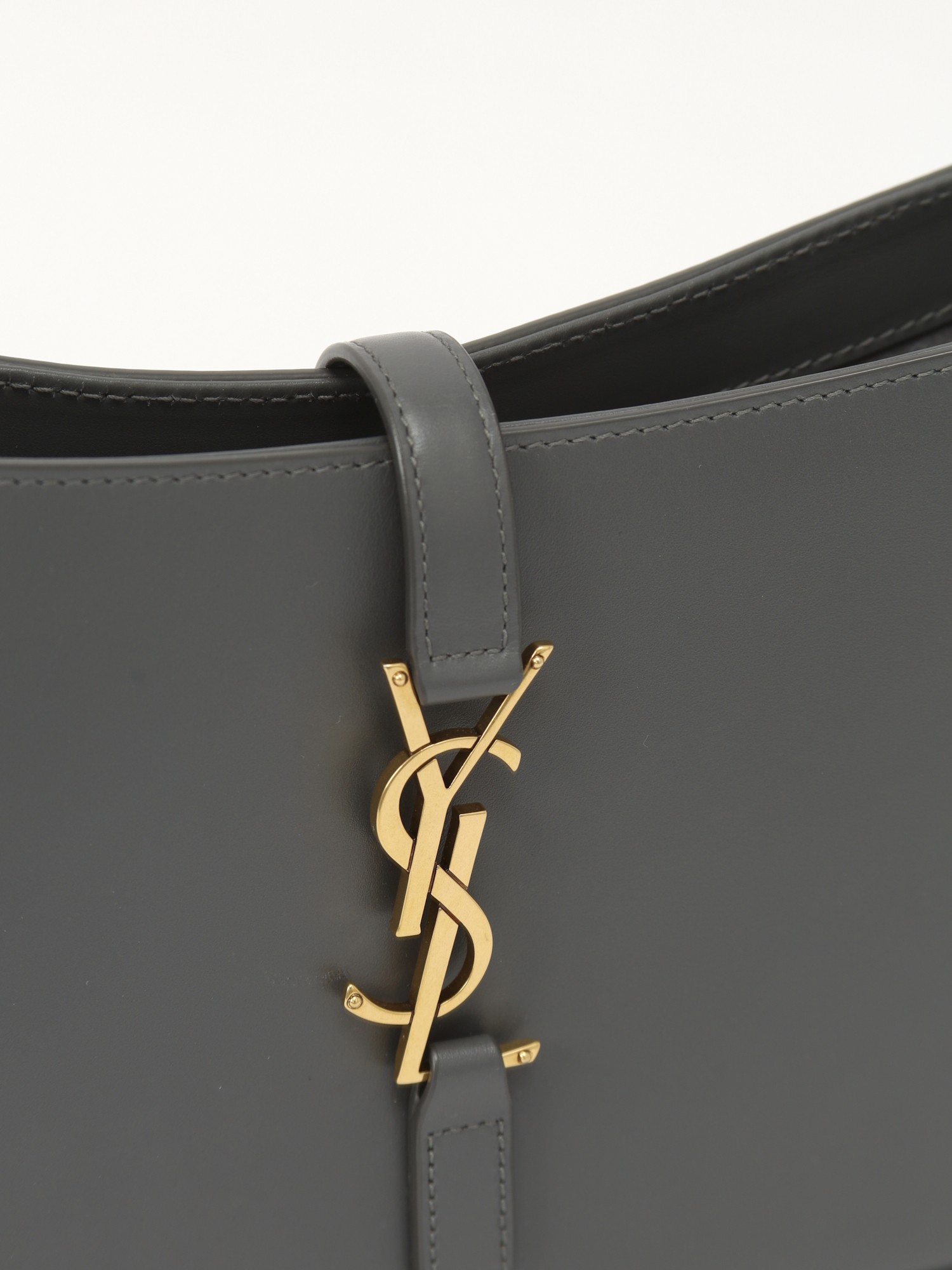 Saint Laurent Le 5 A 7 6