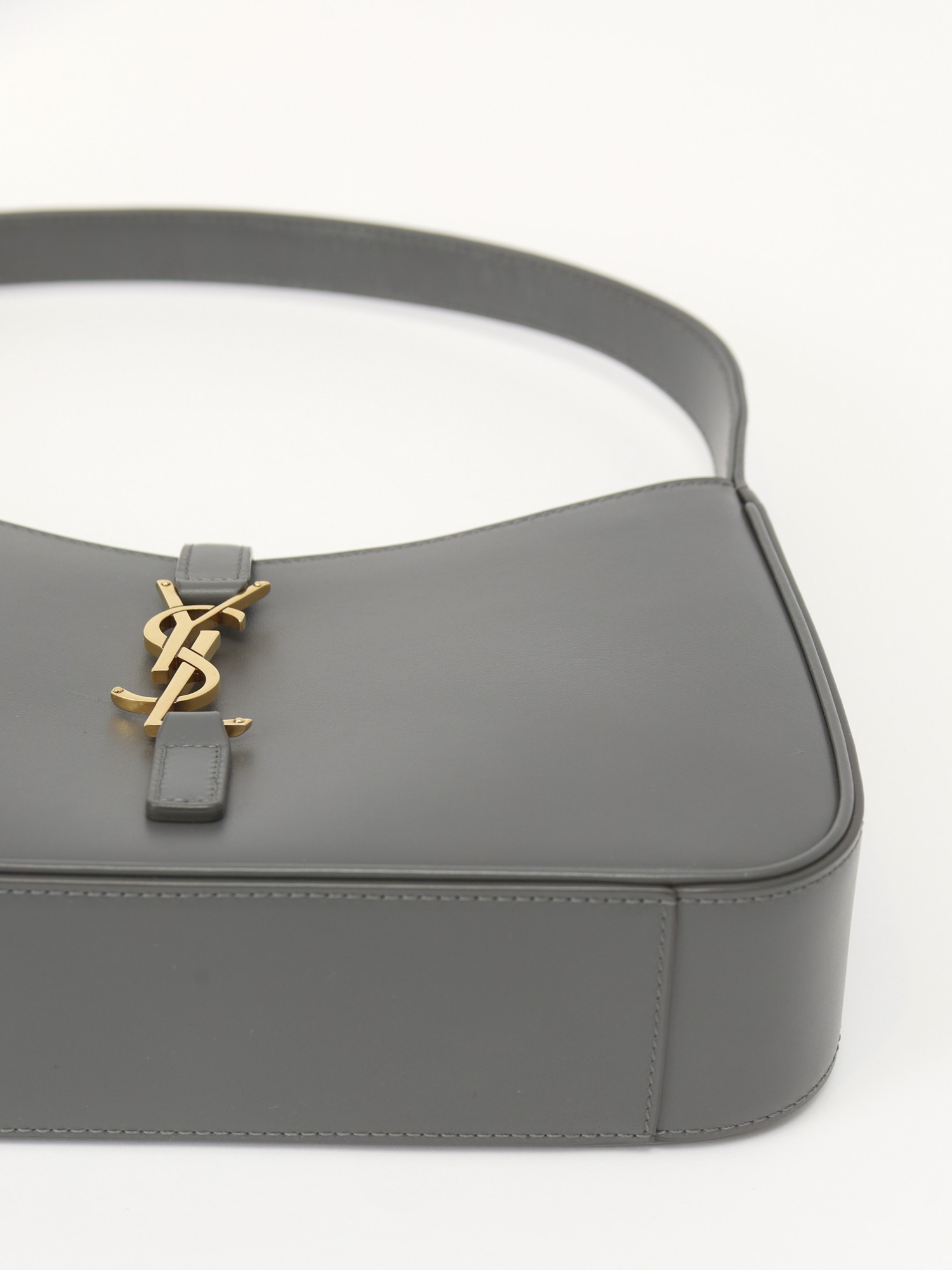 Saint Laurent Le 5 A 7 9