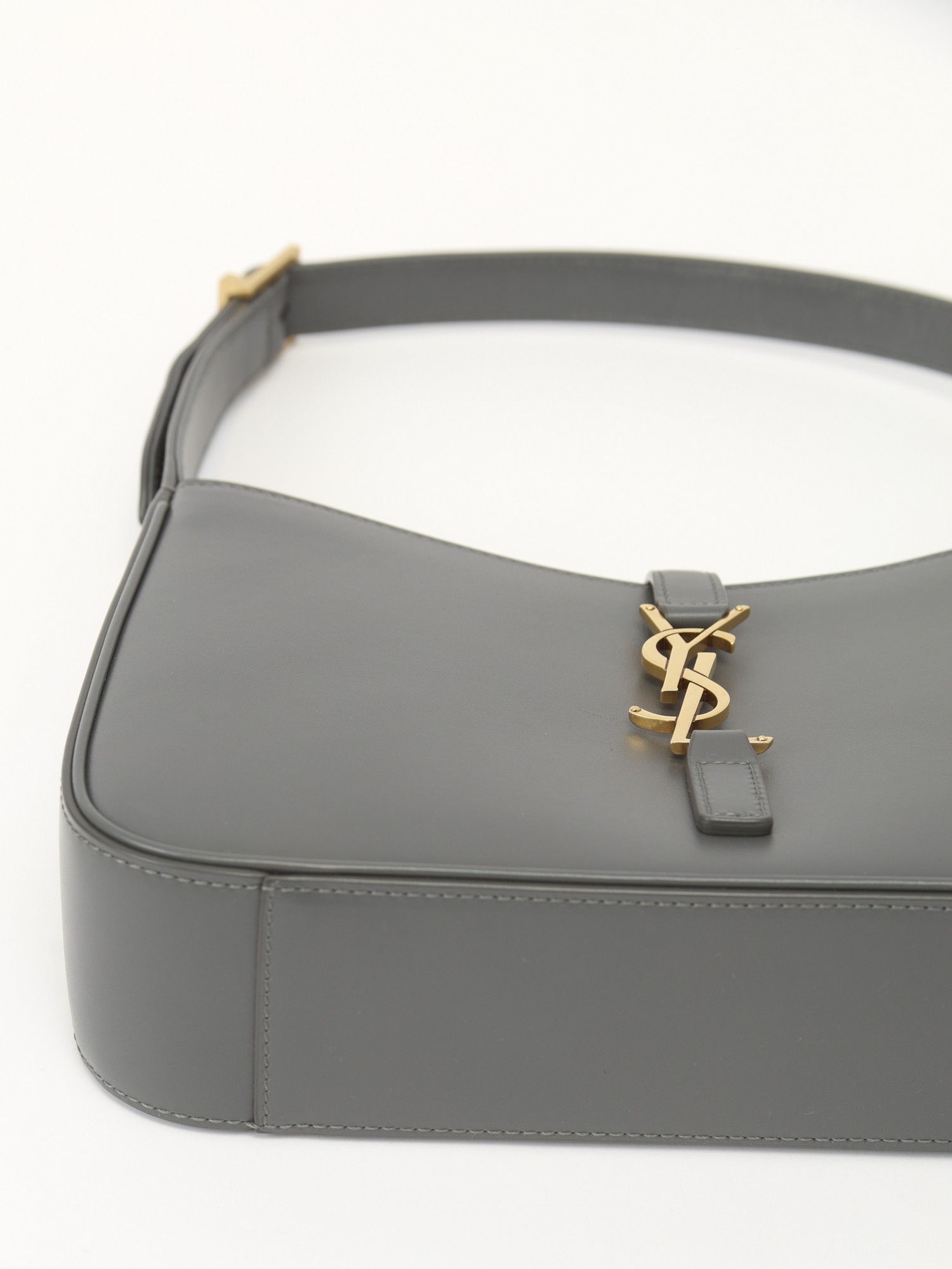 Saint Laurent Le 5 A 7 8