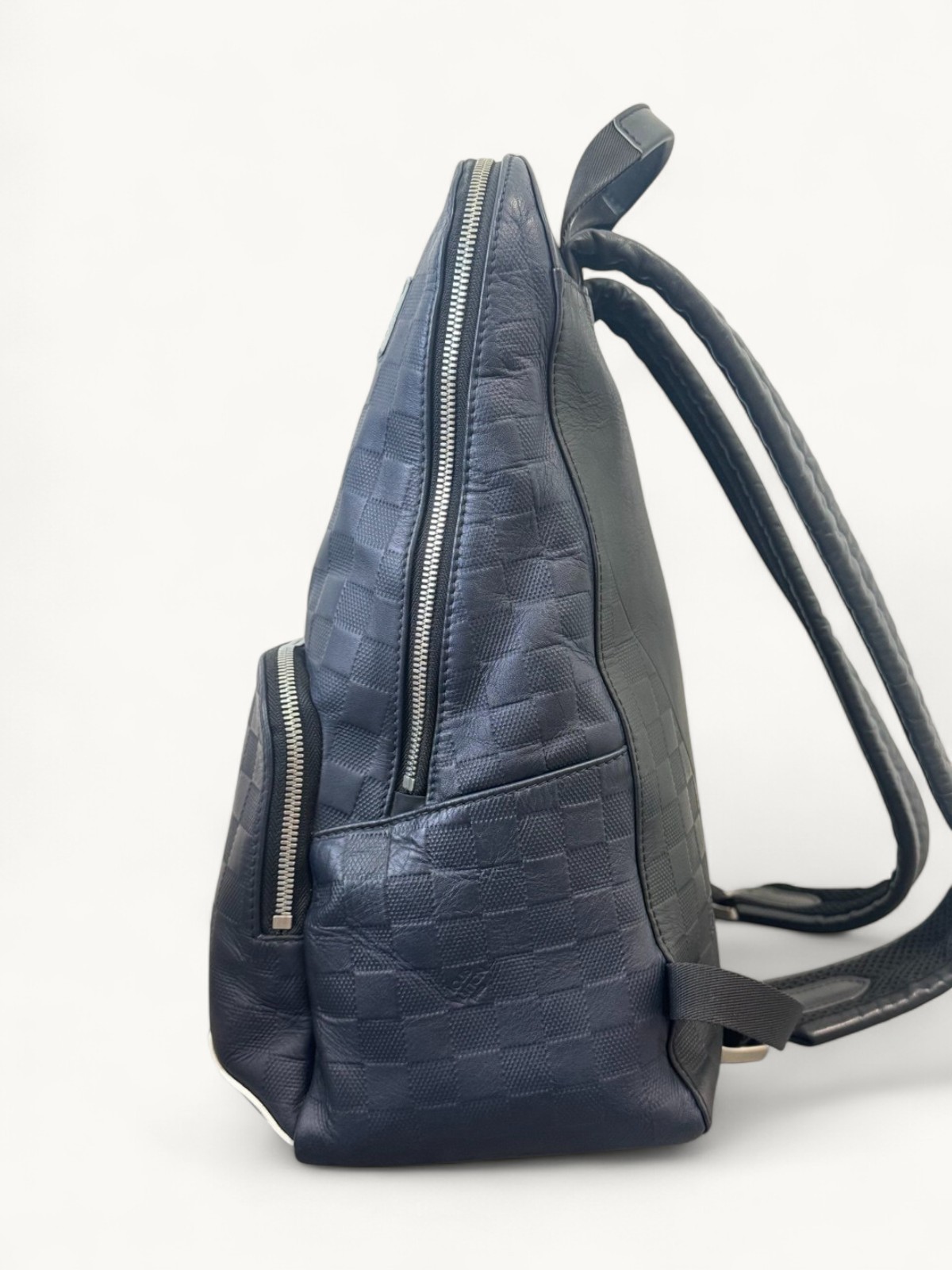 Louis Vuitton Avenue  1