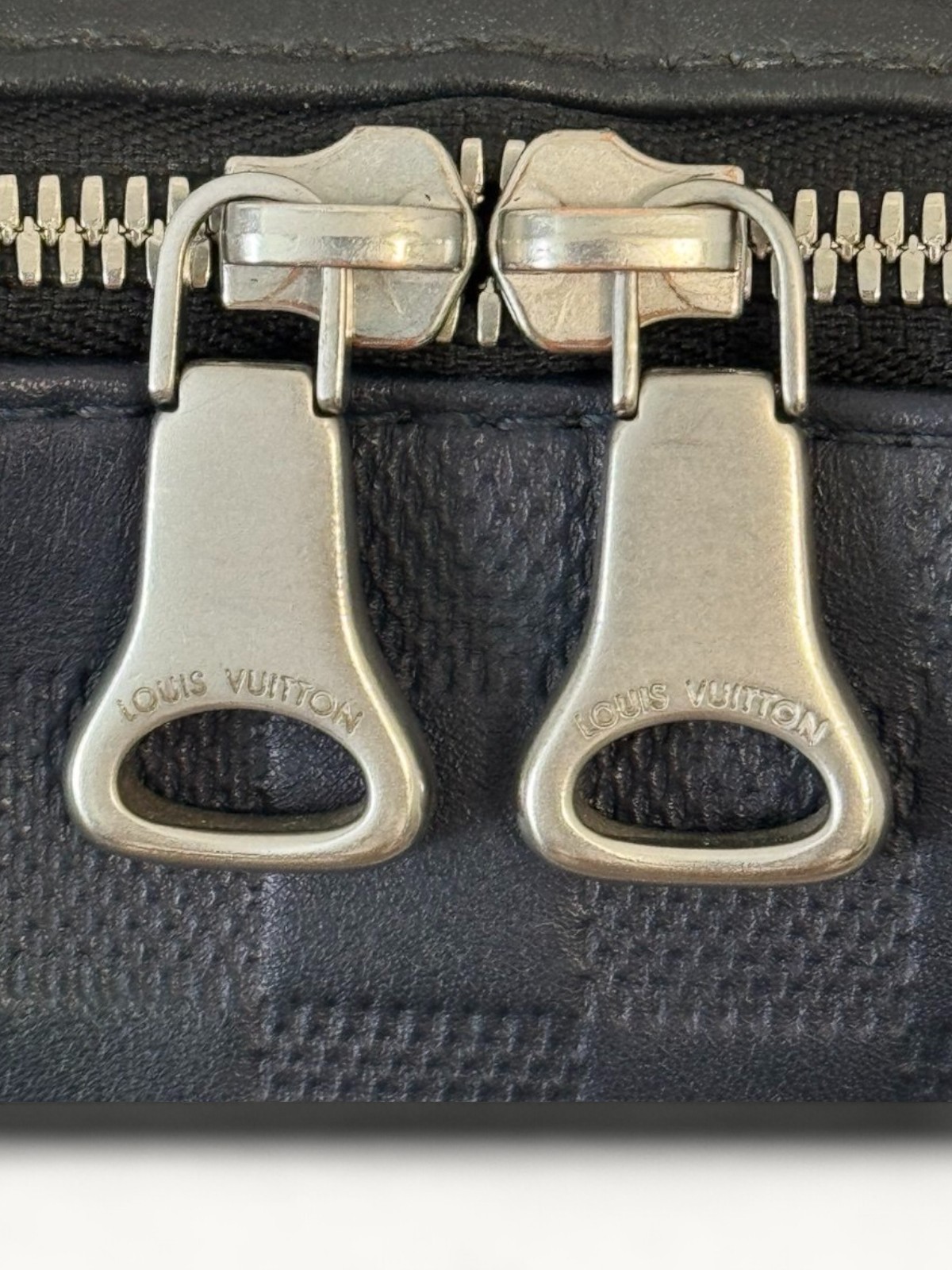 Louis Vuitton Avenue  9