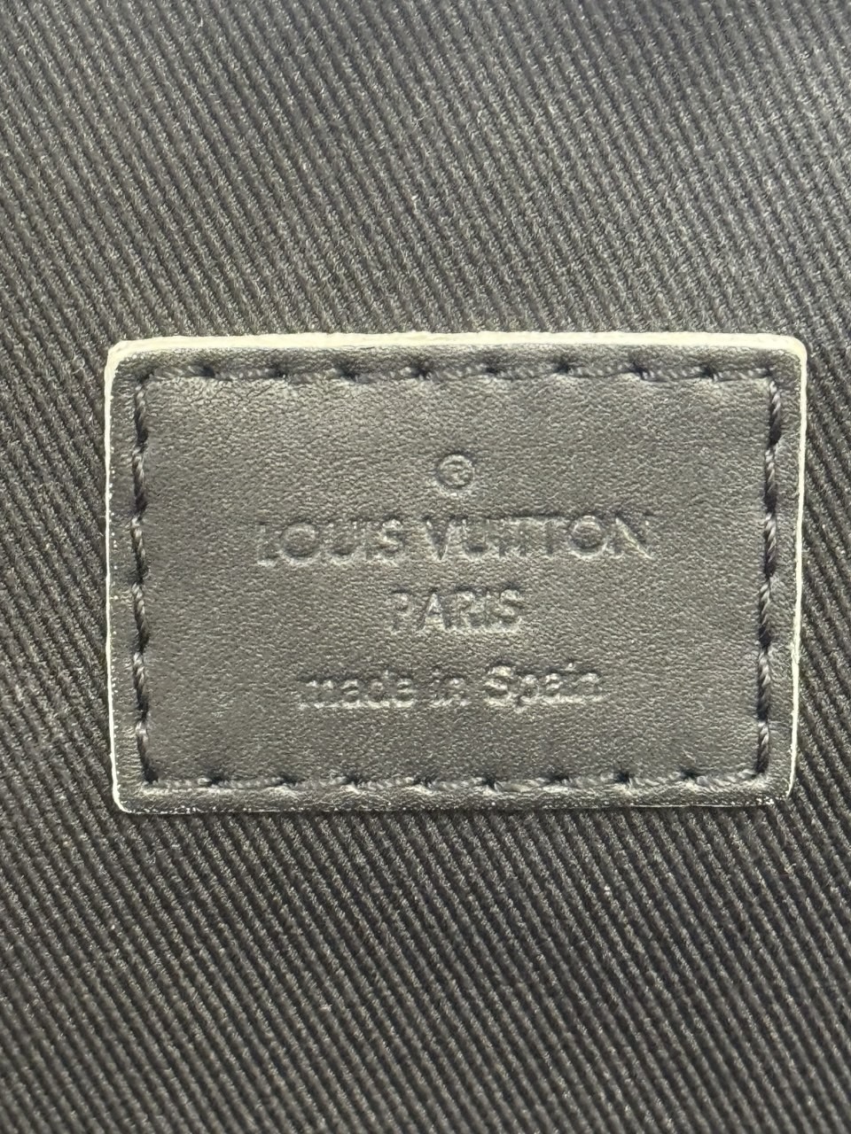 Louis Vuitton Avenue  12
