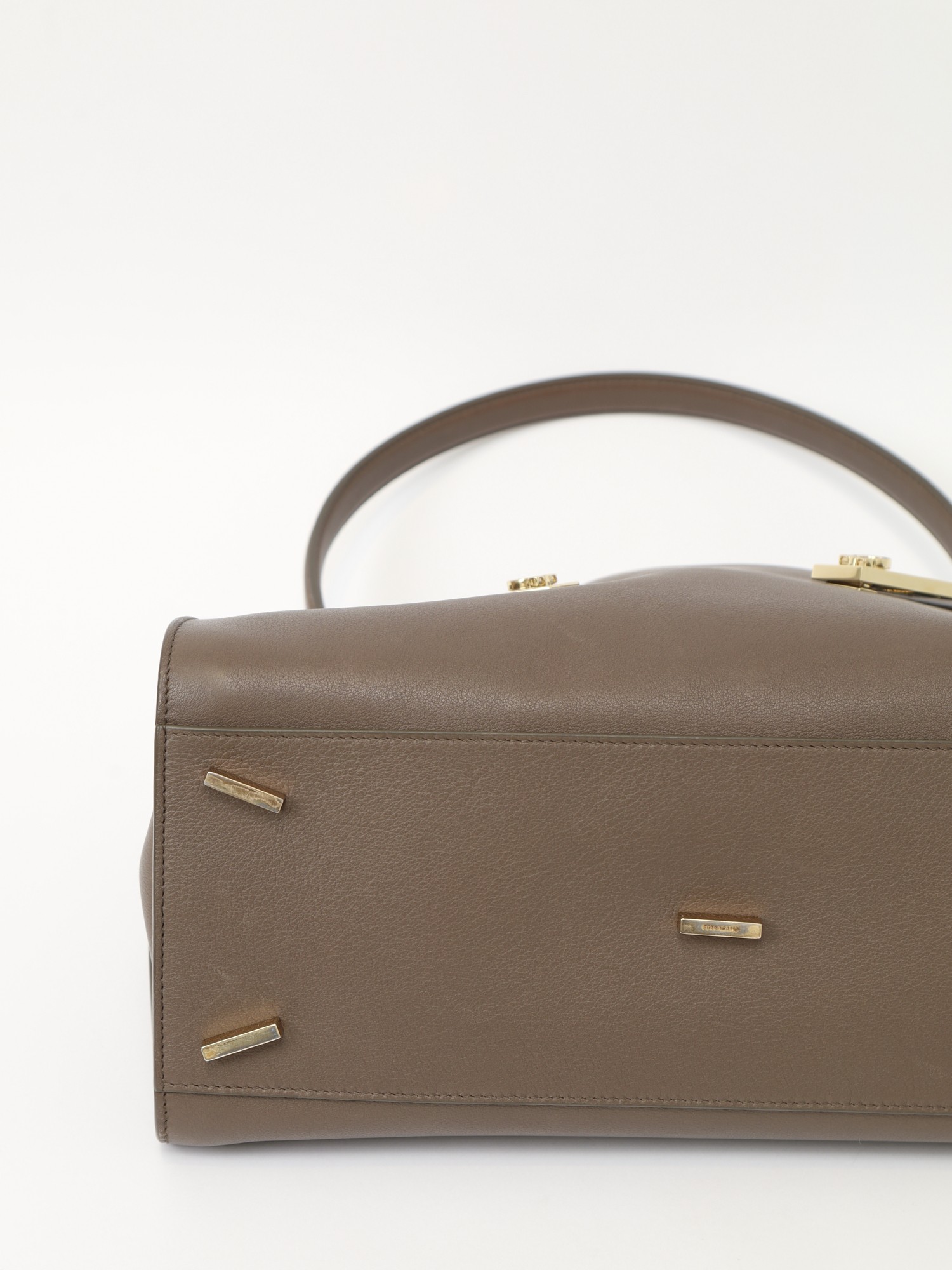 Salvatore Ferragamo Hug 8