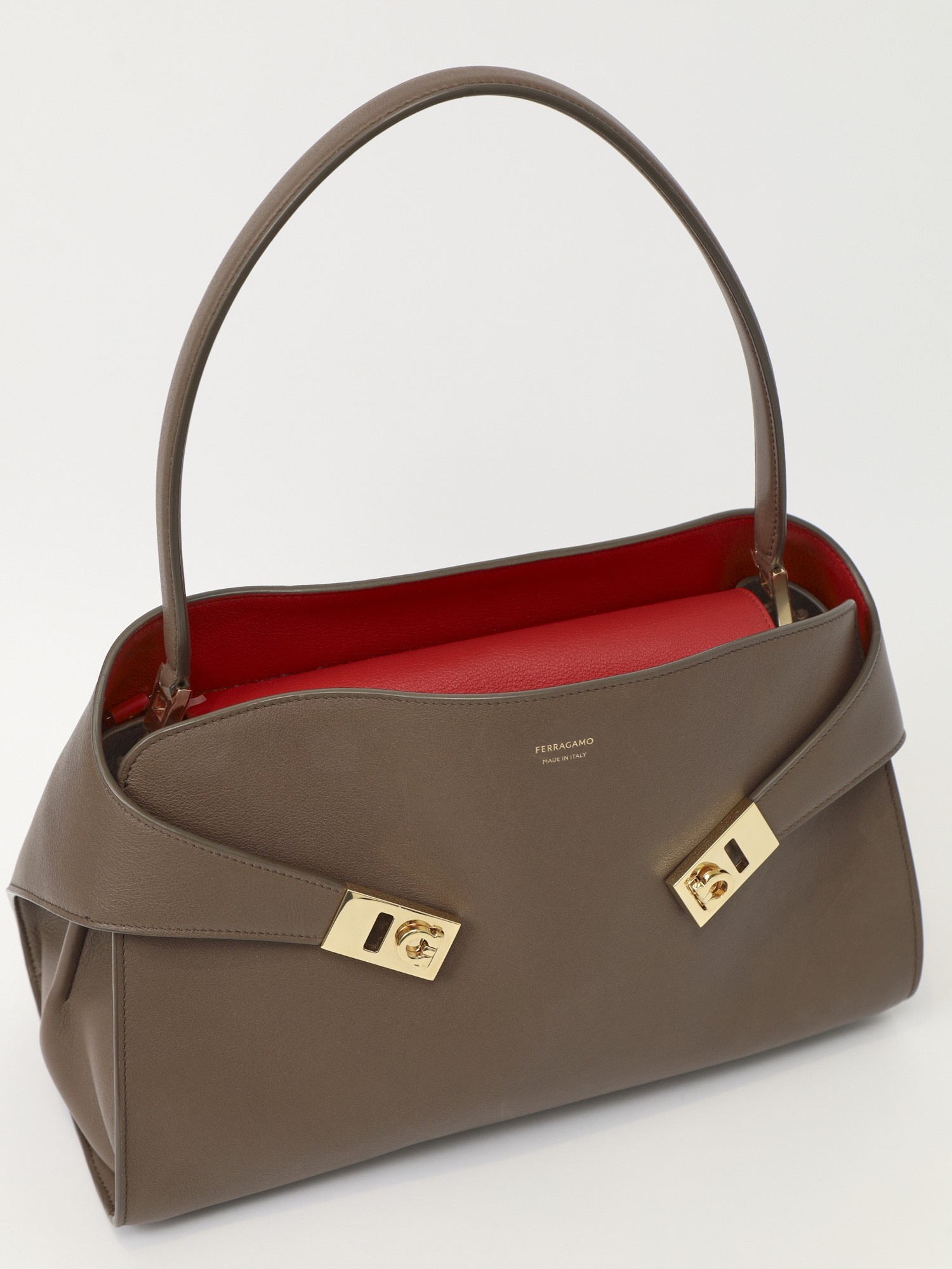 Salvatore Ferragamo Hug 4