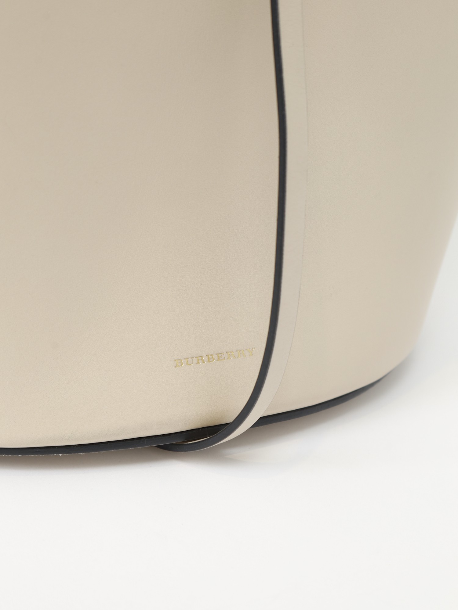 Burberry Supple 6