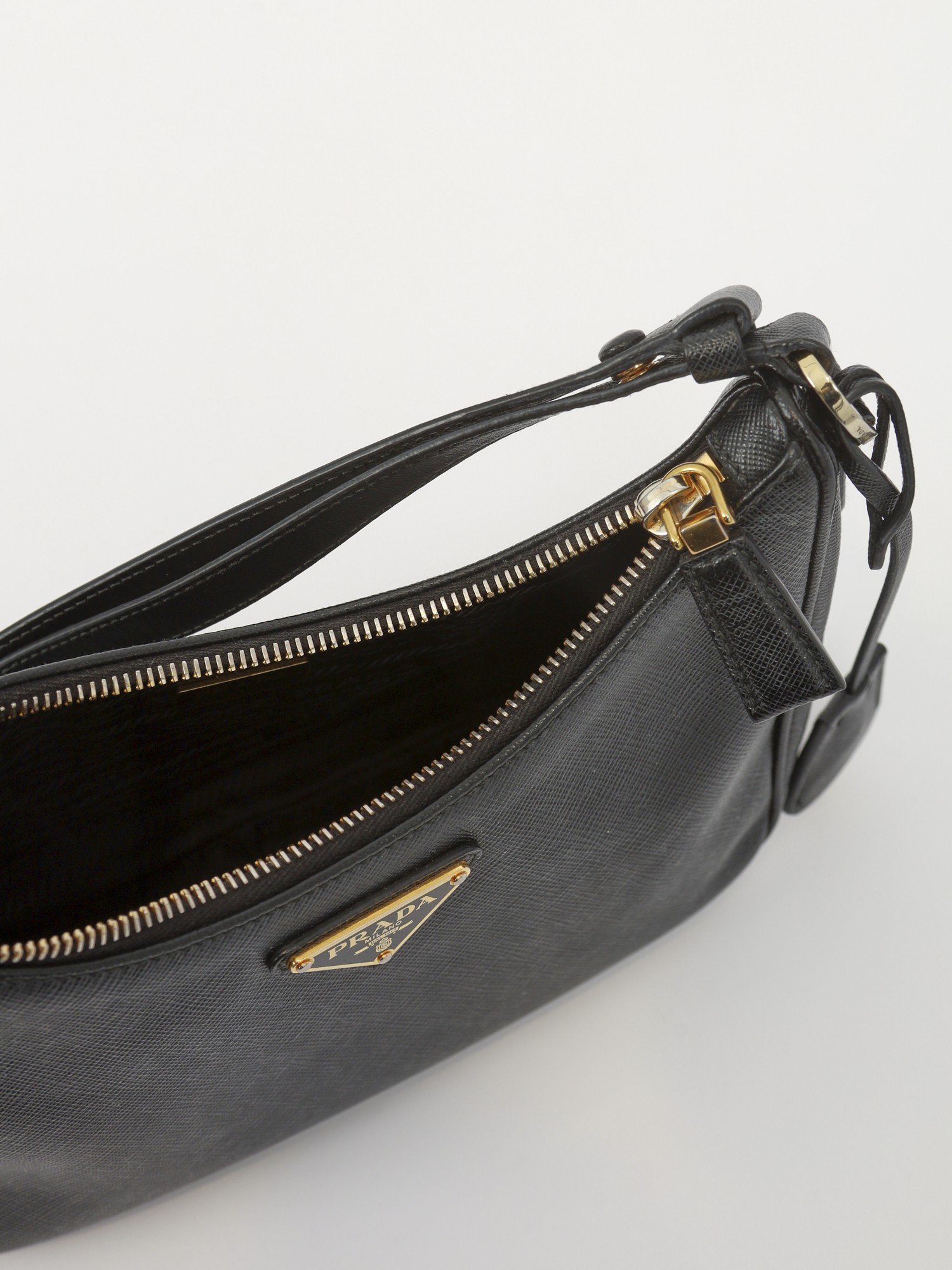 Prada Re-Edition 2005 10