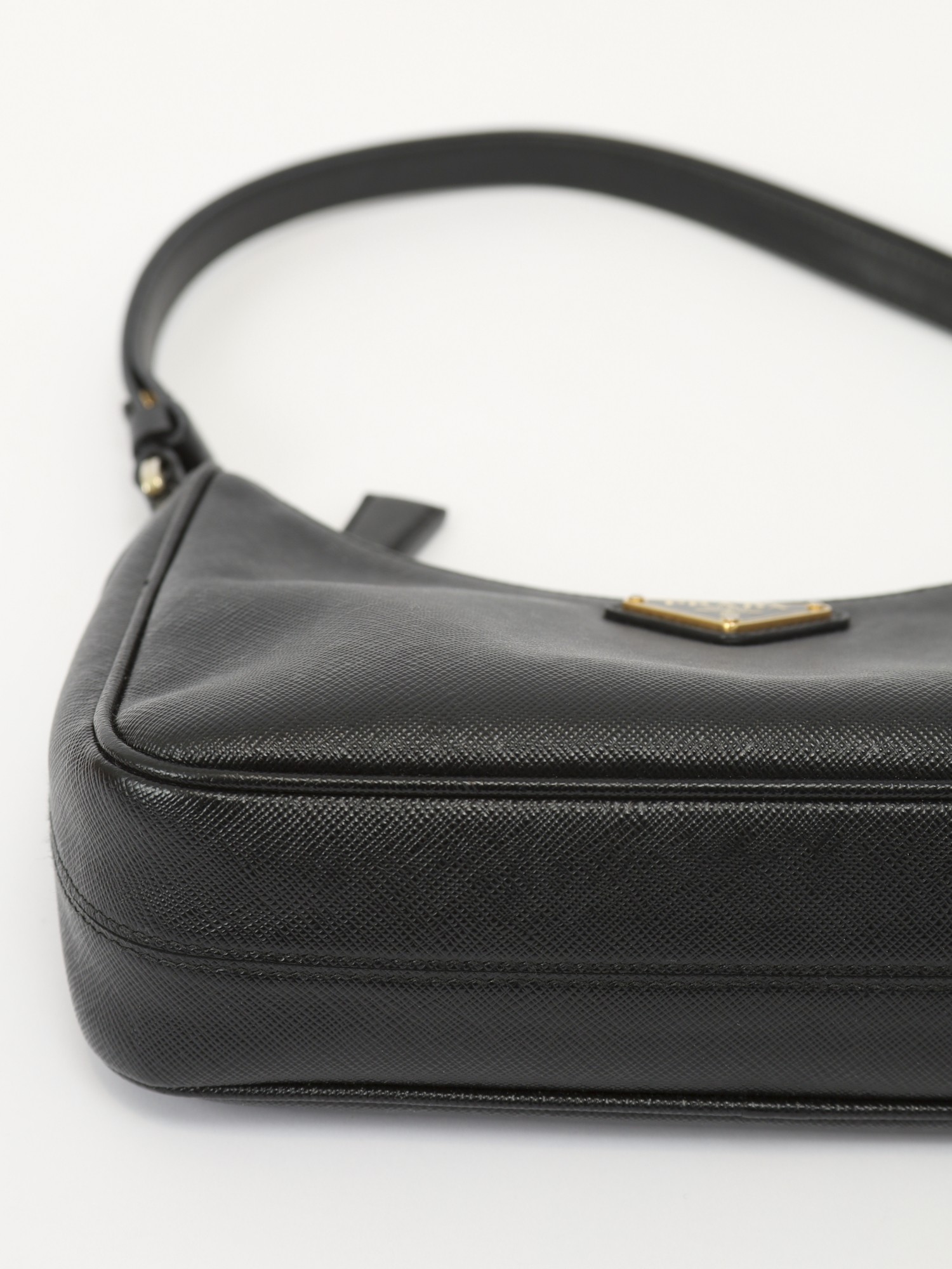 Prada Re-Edition 2005 8