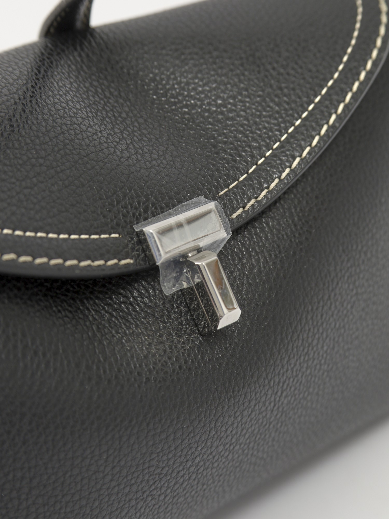 Toteme T-Lock 5
