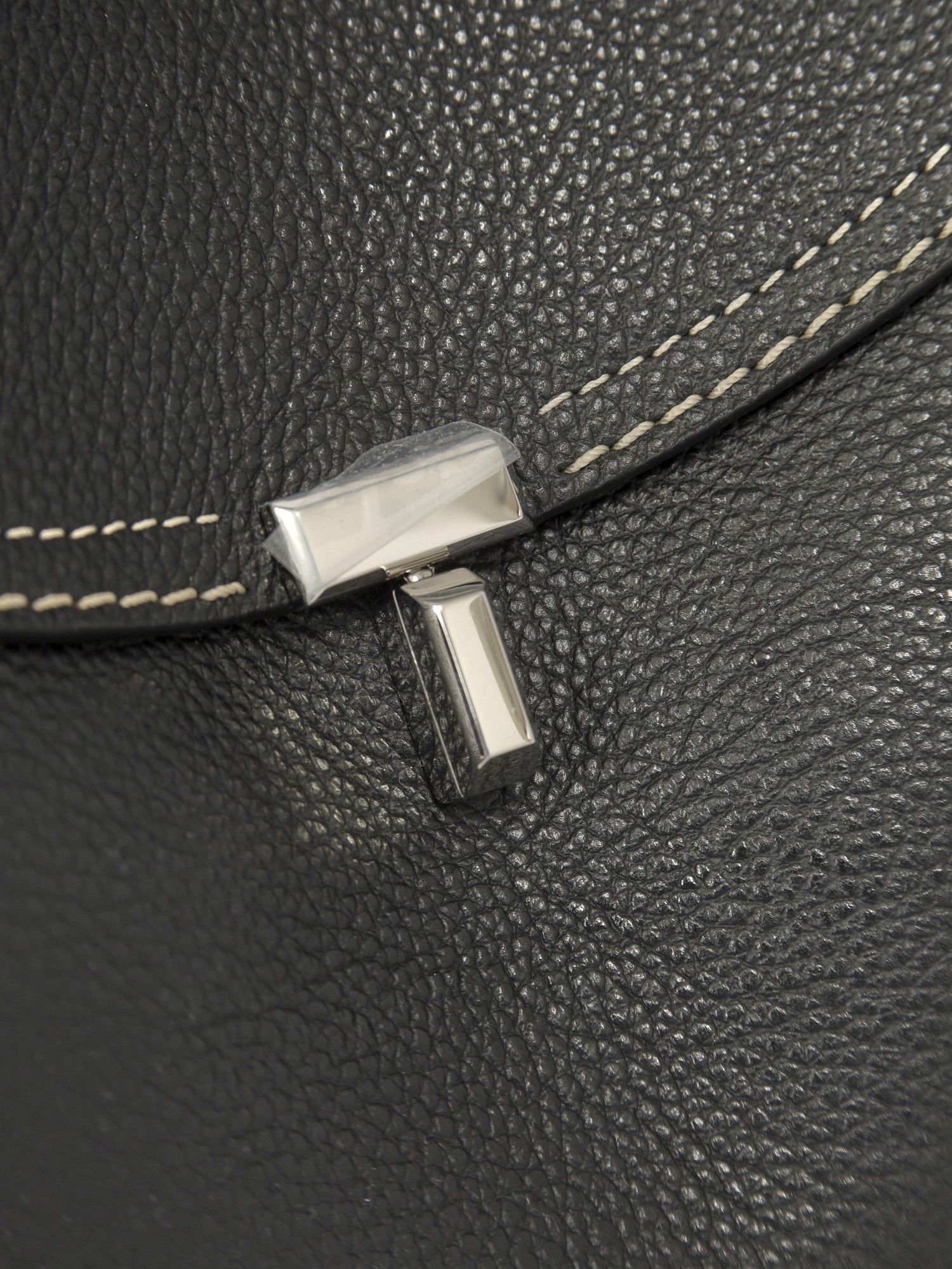 Toteme T-Lock 5