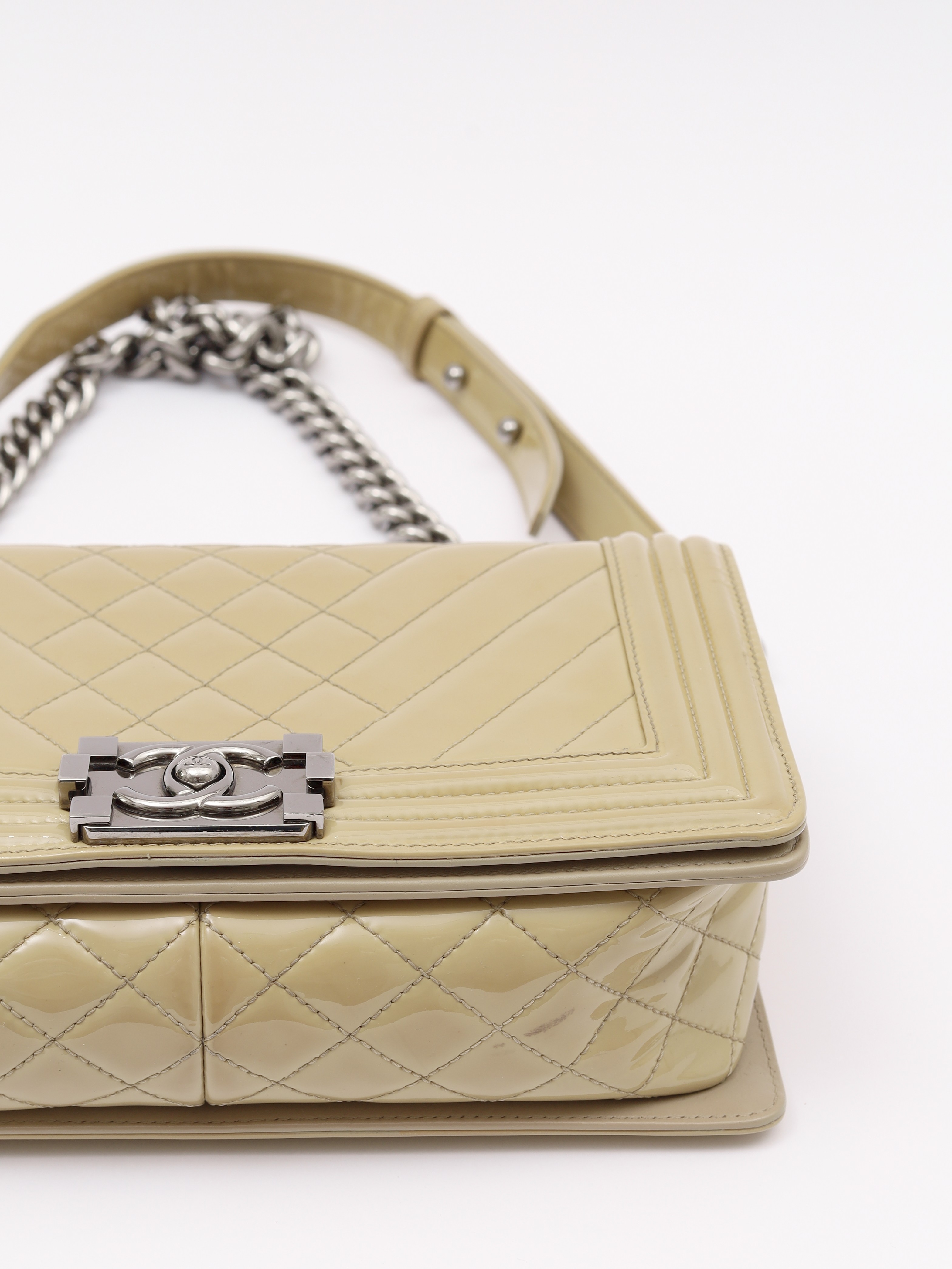 Chanel Boy 8