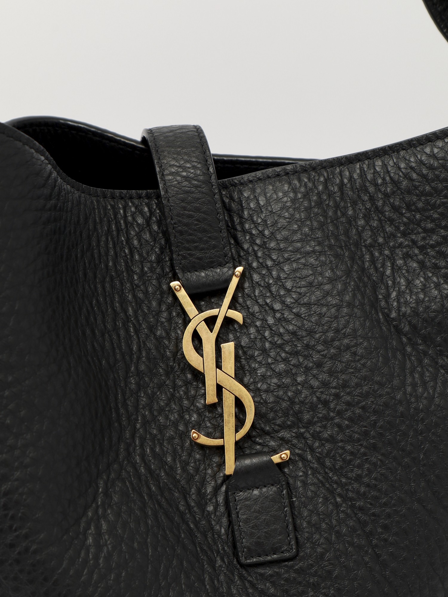 Saint Laurent Le 5 A 7 Bea  5