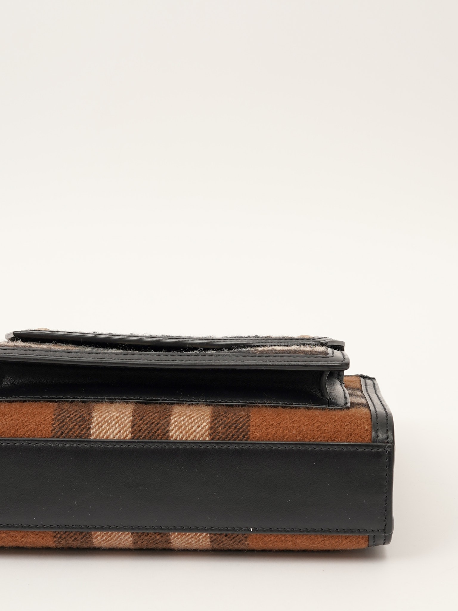 Burberry Pocket 8