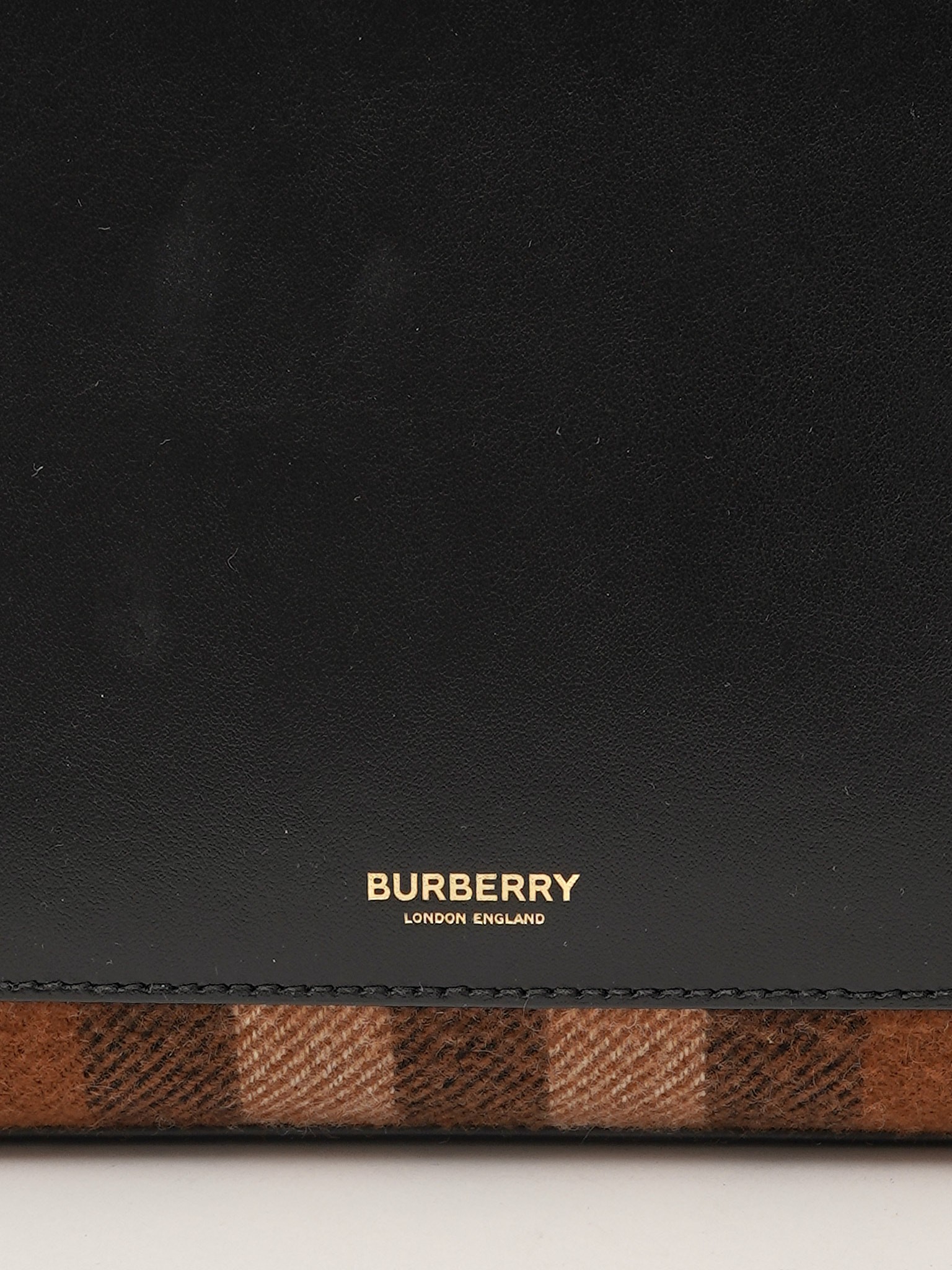 Burberry Pocket 5