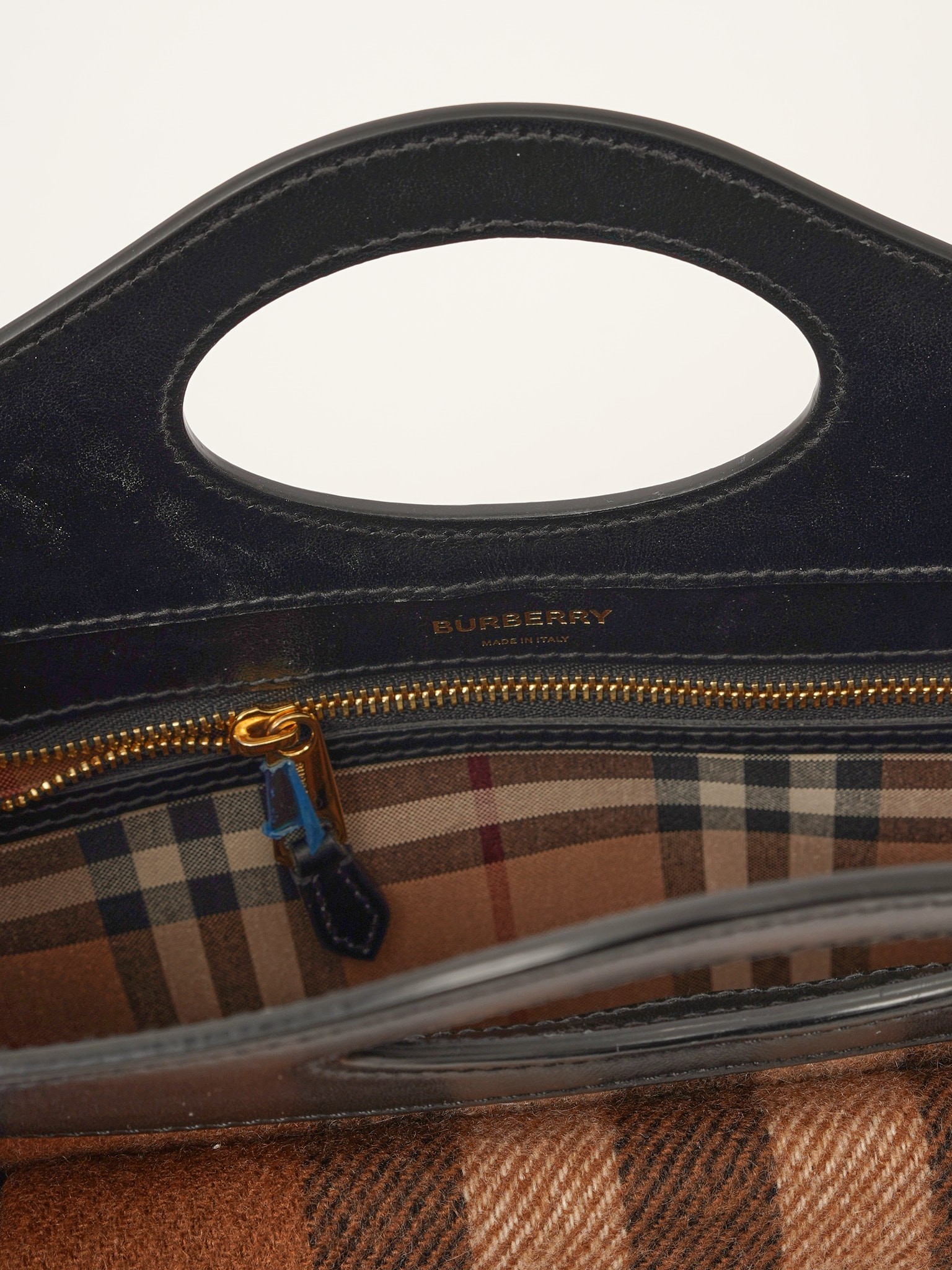 Burberry Pocket 9