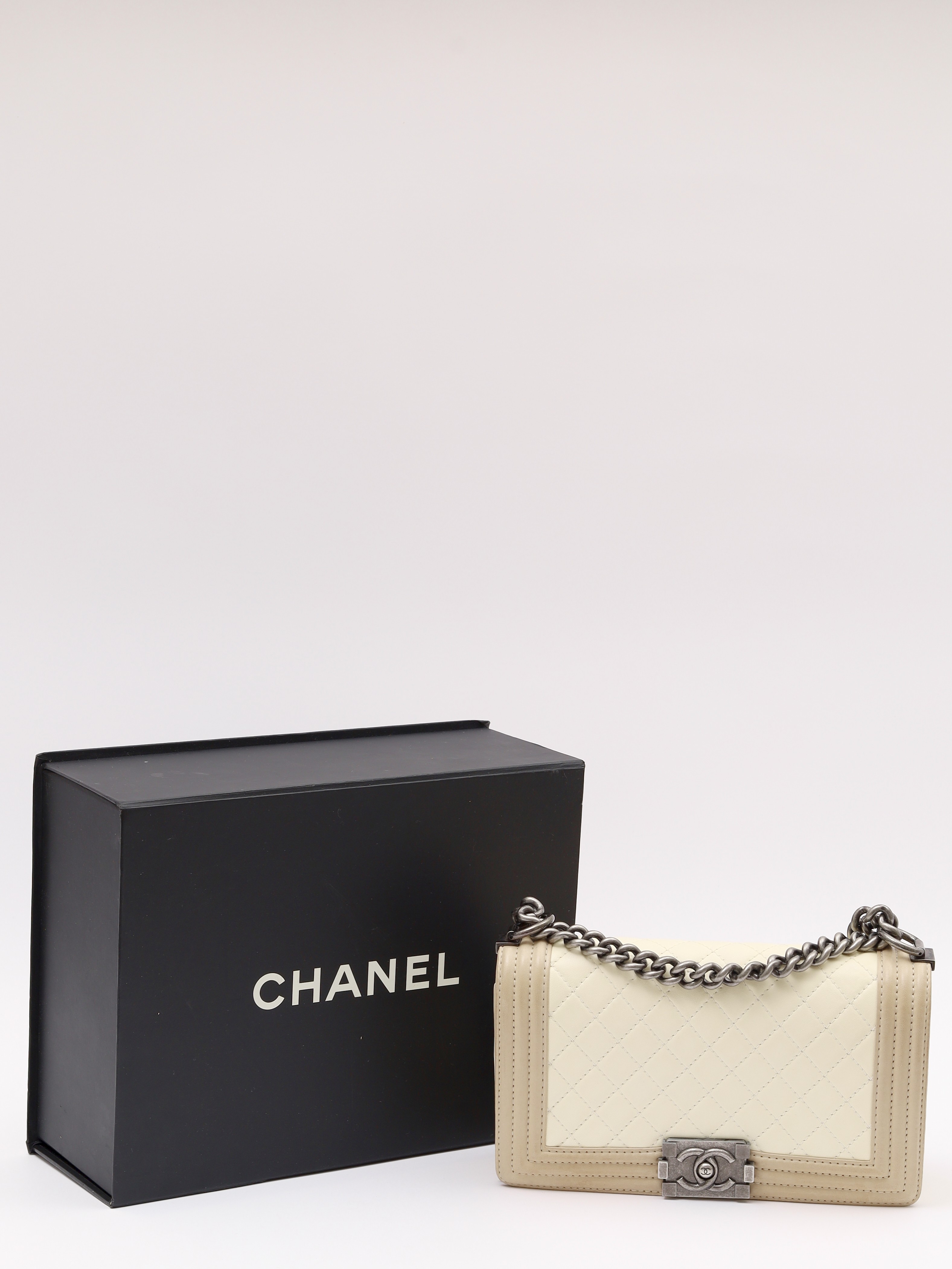 Chanel Boy 10