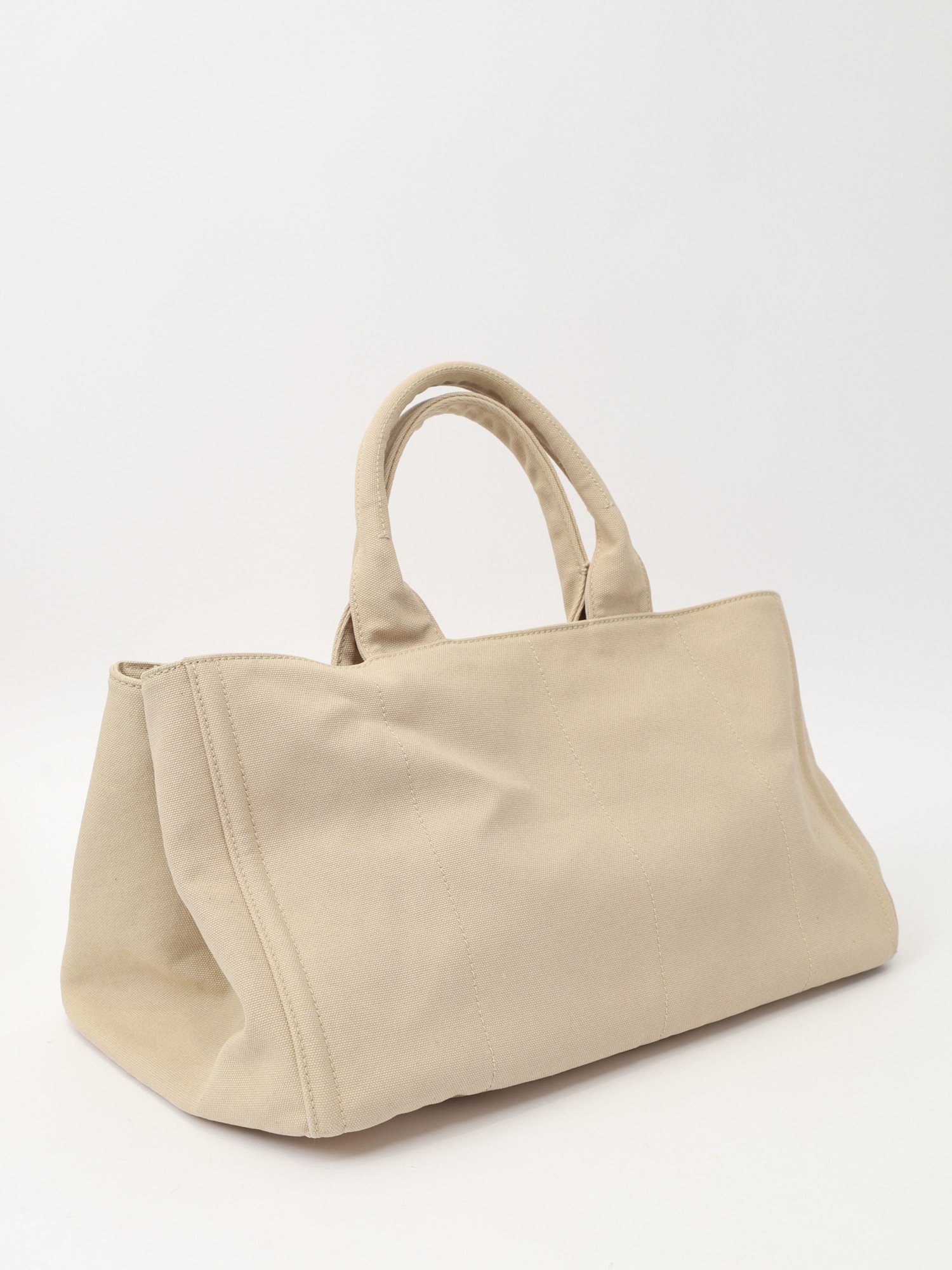Prada Canapa 3
