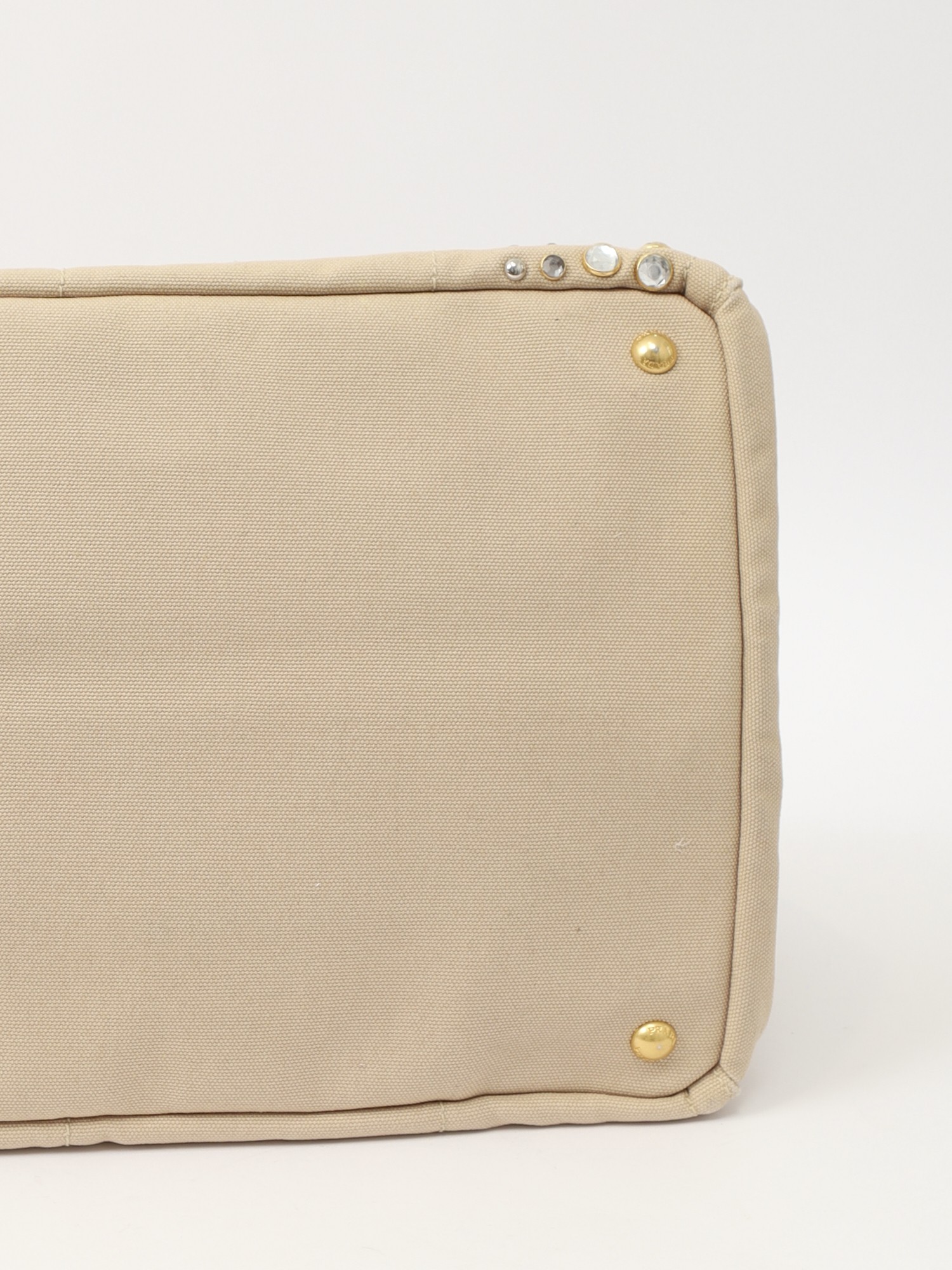 Prada Canapa 8