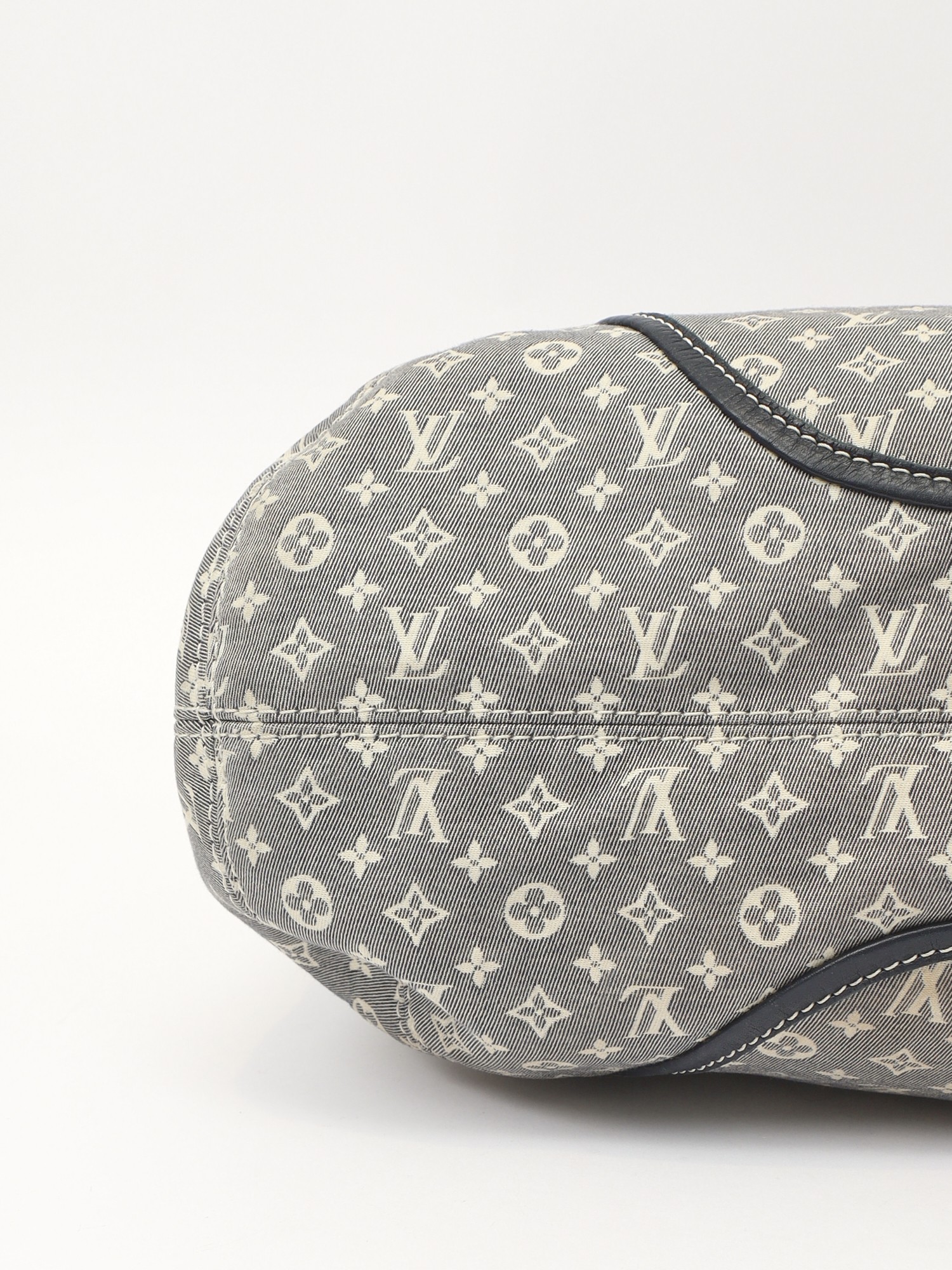Louis Vuitton Romance 8