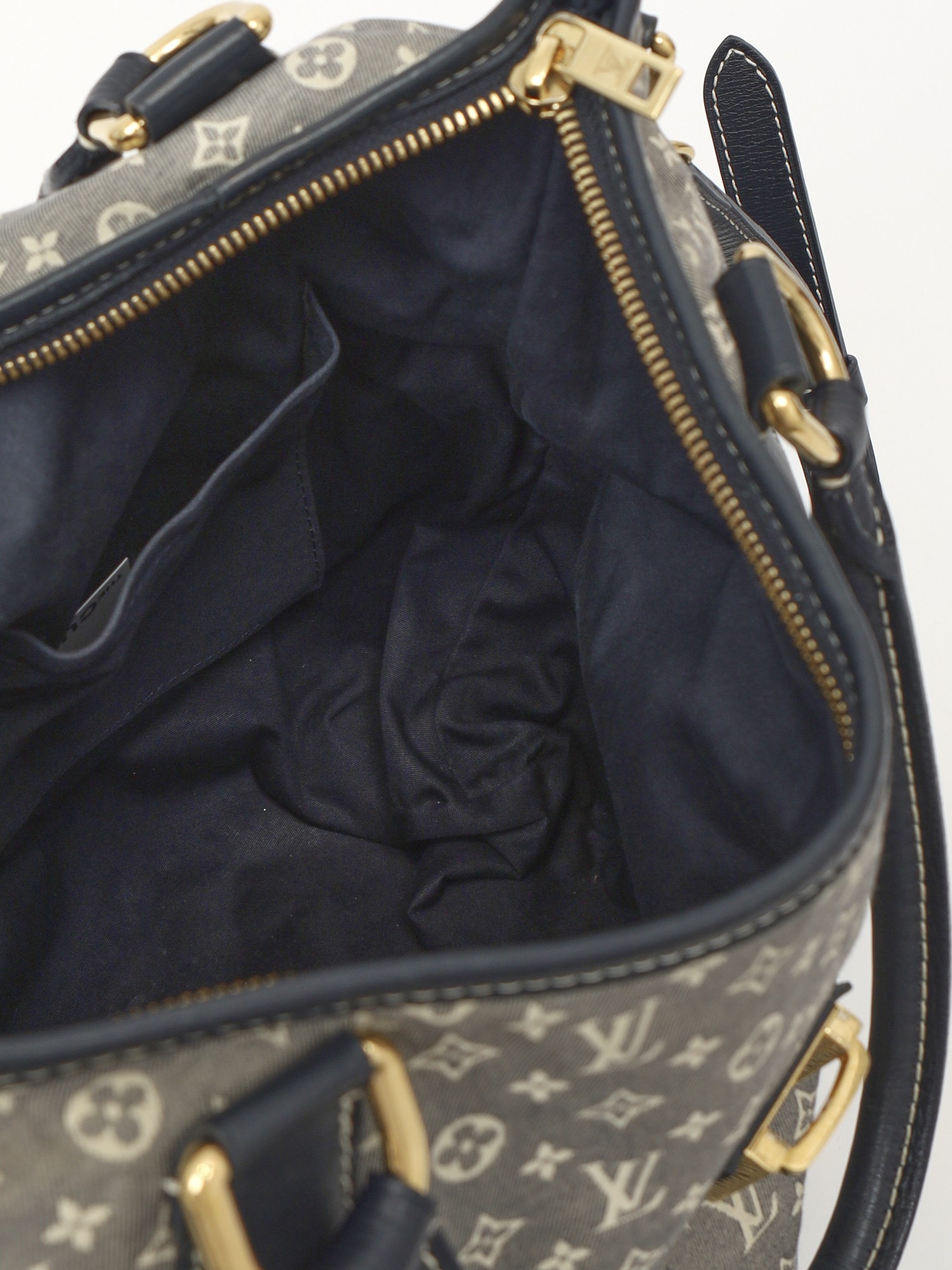 Louis Vuitton Romance 10