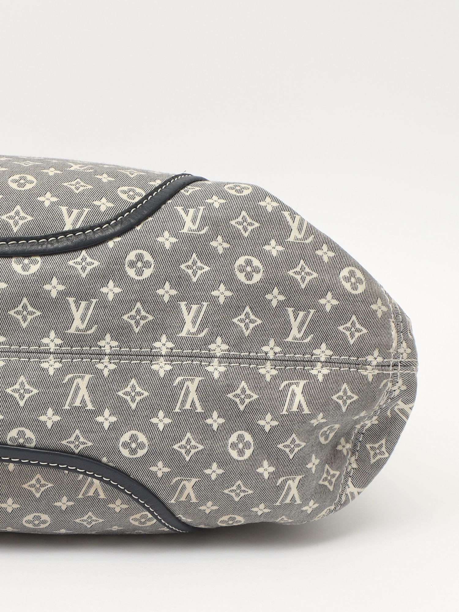 Louis Vuitton Romance 9