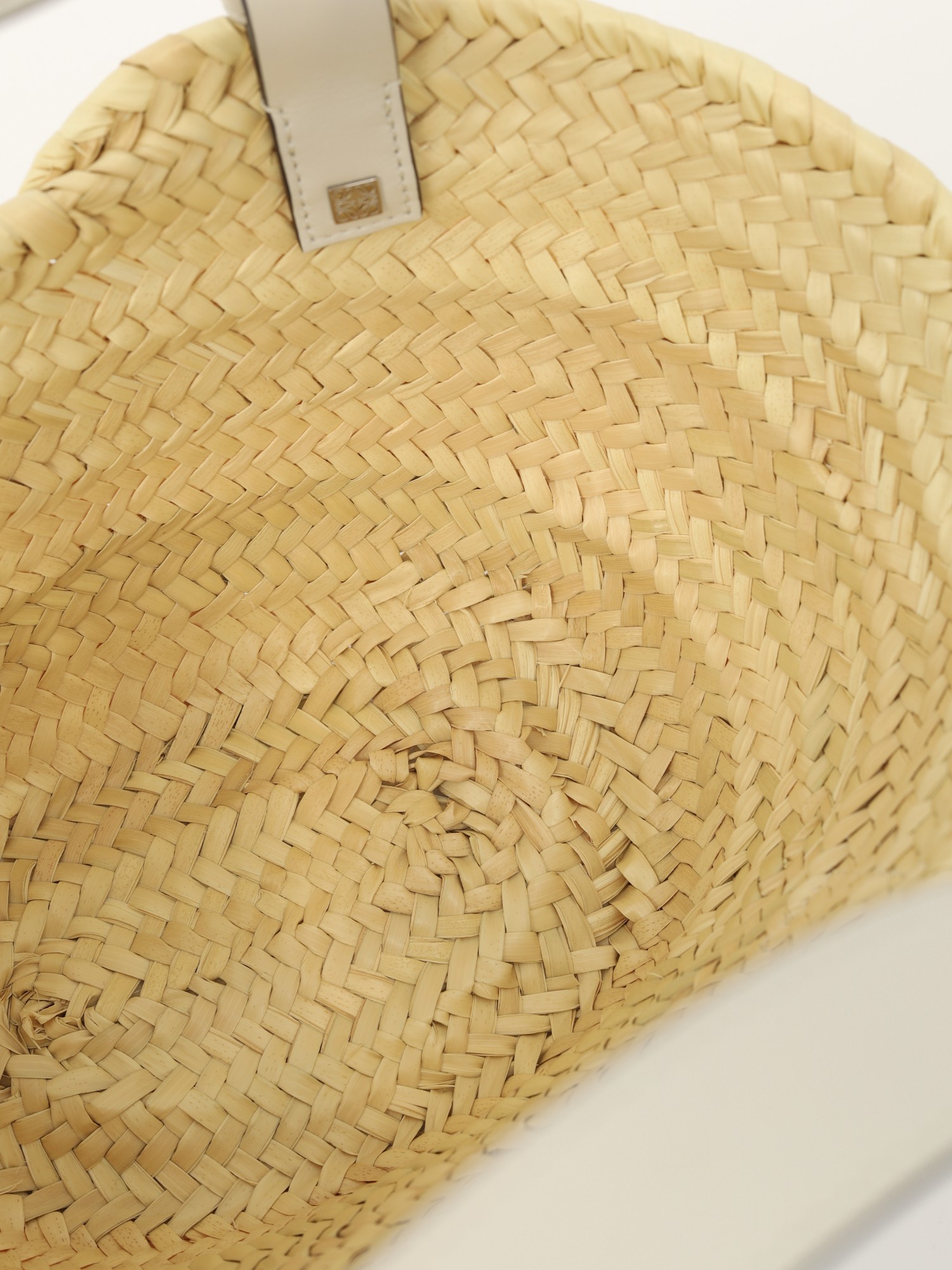 Loewe Basket 8