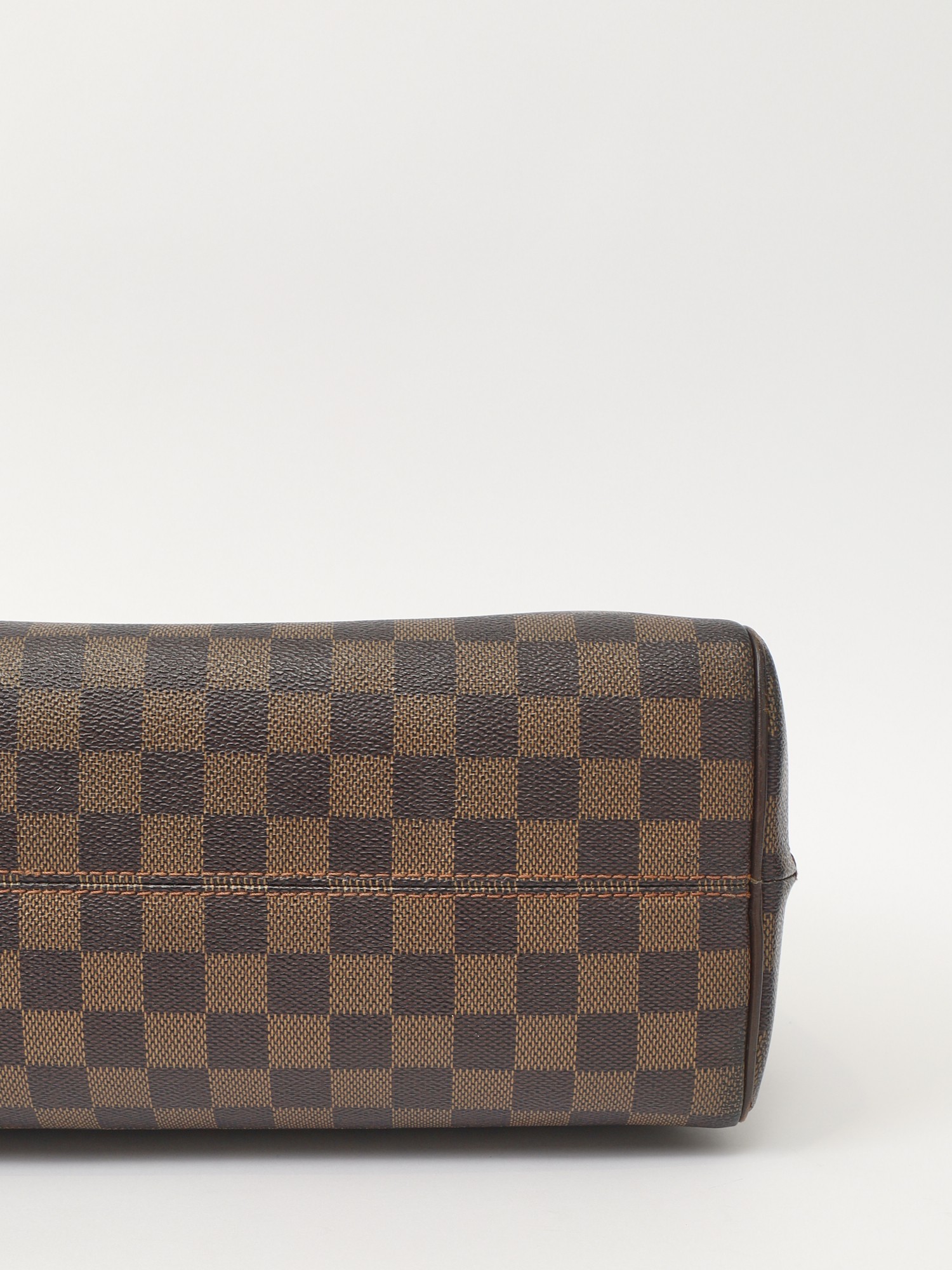 Louis Vuitton Nolita 8