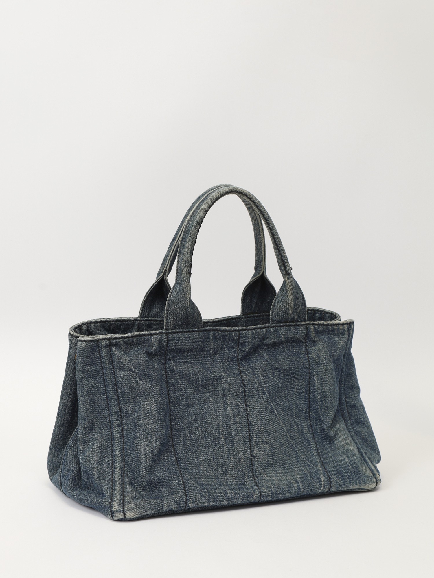 Prada Canapa 3