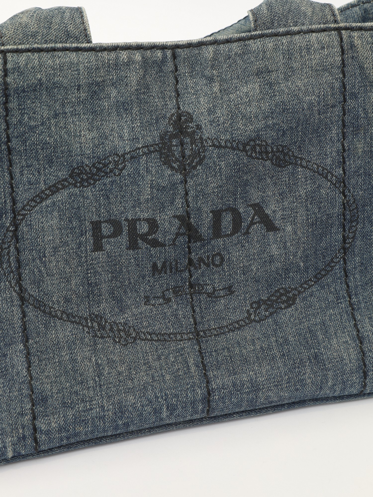 Prada Canapa 6