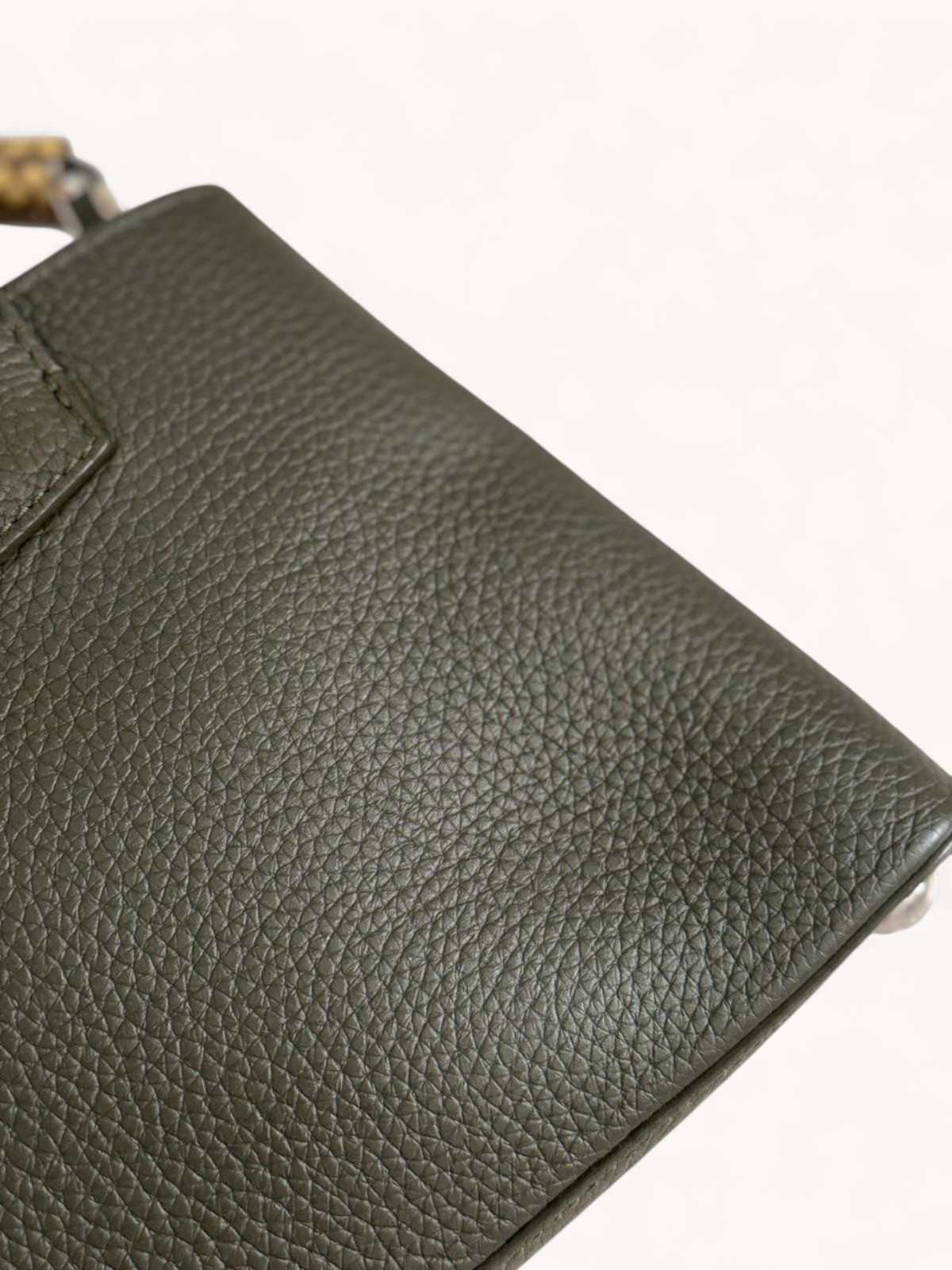 Louis Vuitton Capucines 4