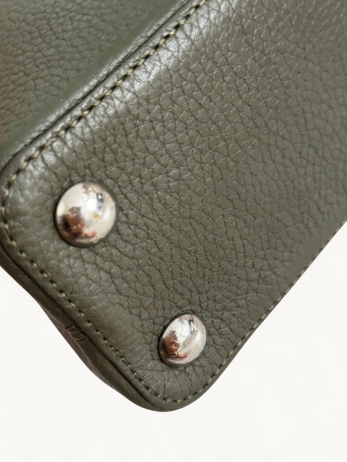 Louis Vuitton Capucines 2