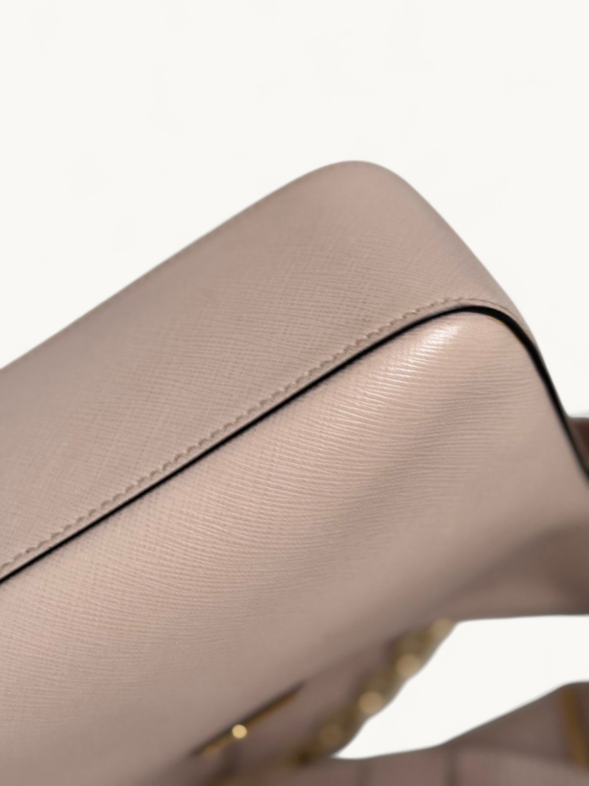 Prada Re-Edition 2005 4