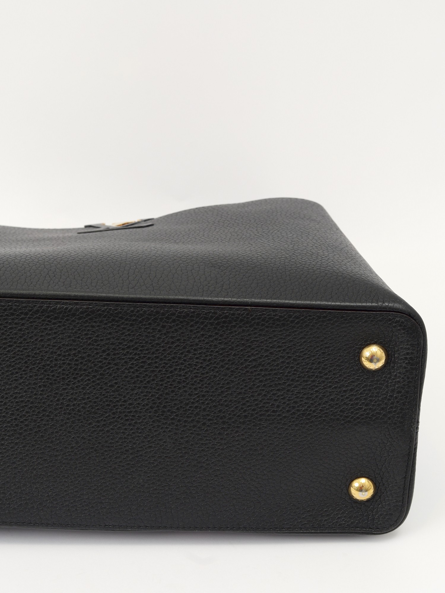 Louis Vuitton Capucines 10