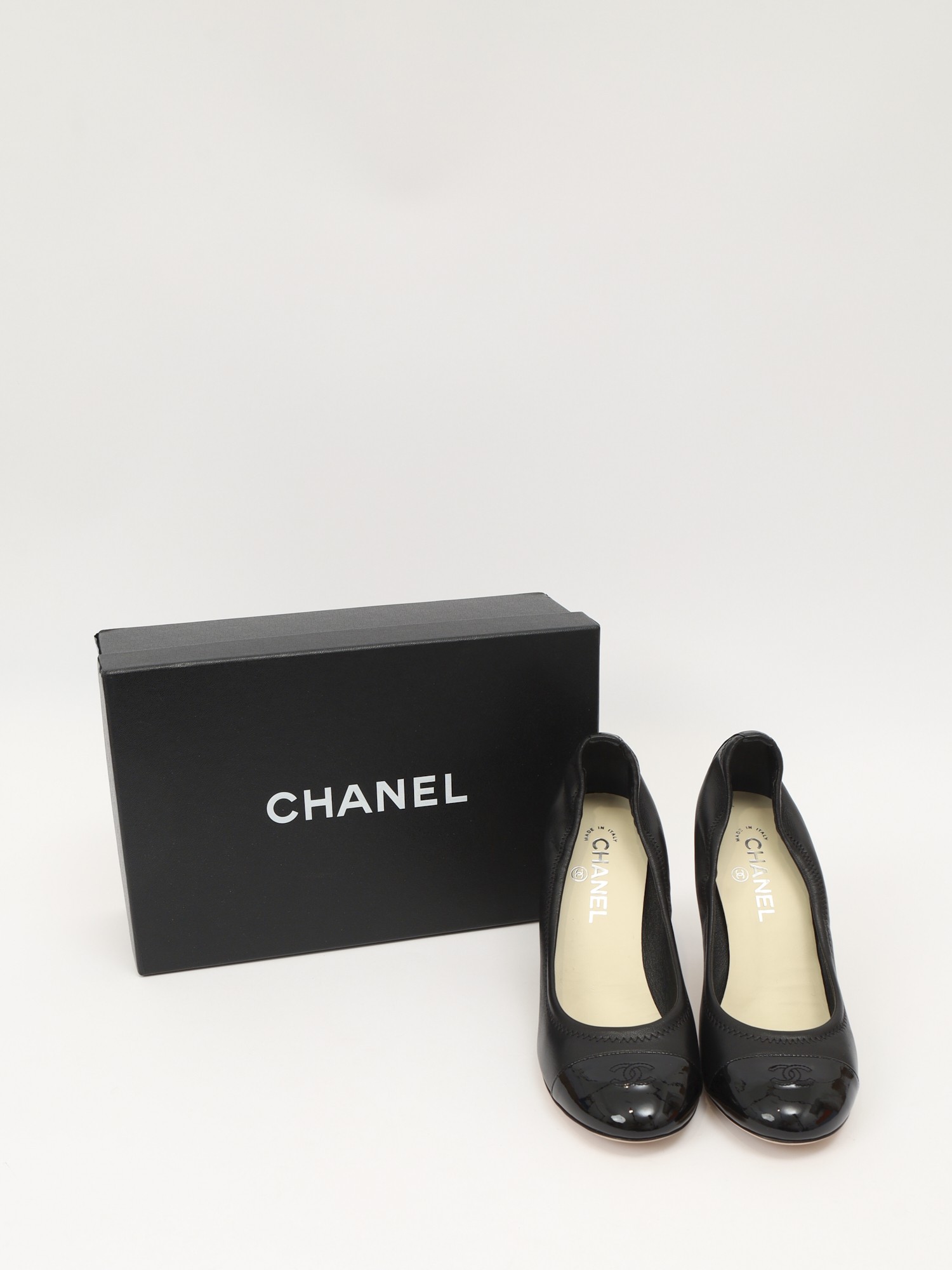 Chanel Shoes 41 11