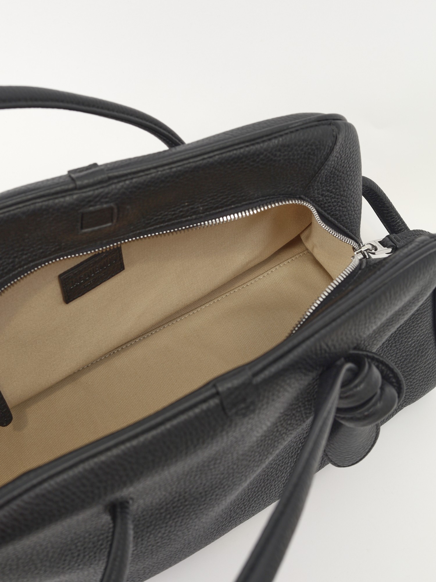 Jacquemus Turismo 12