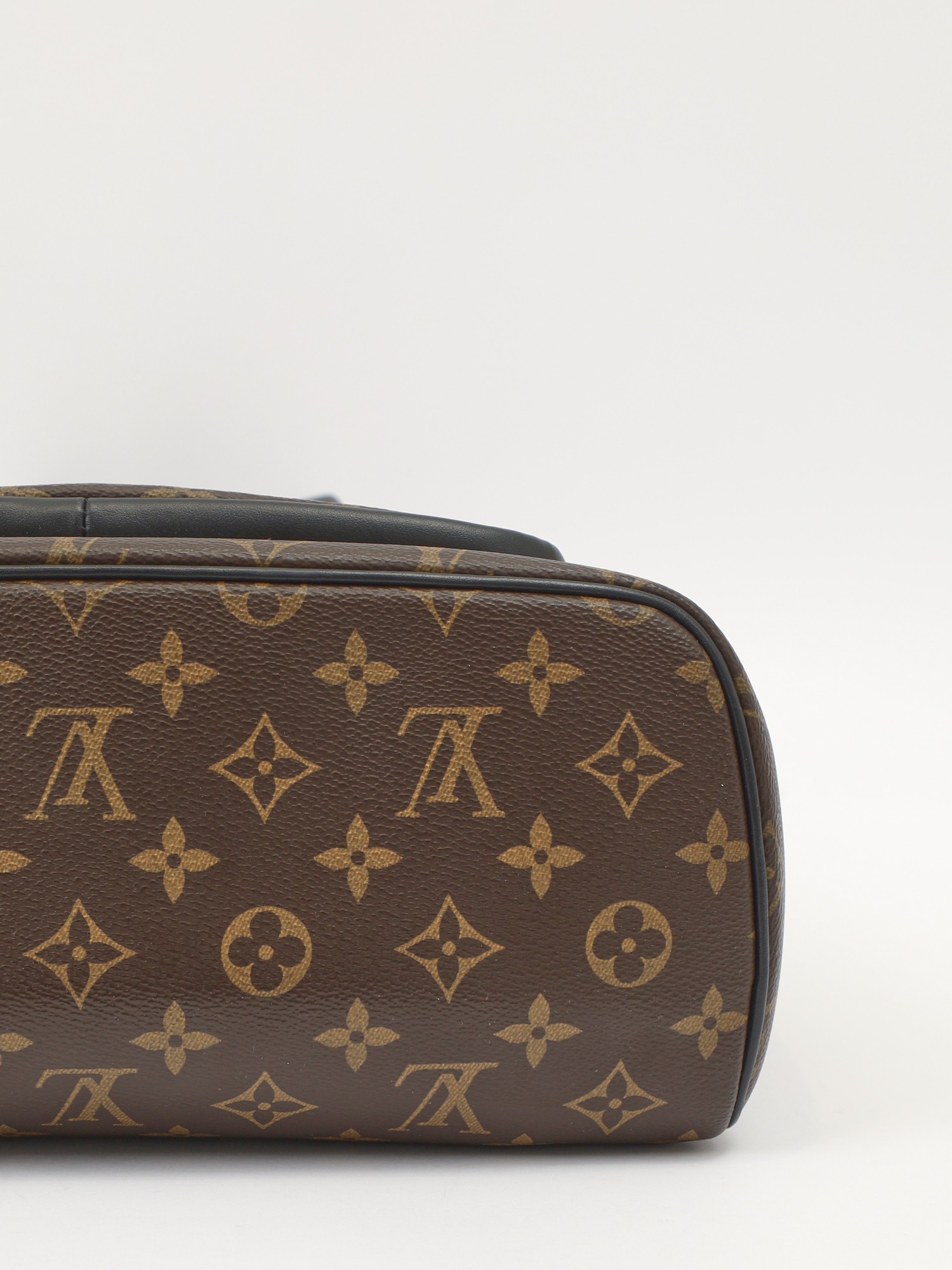 Louis Vuitton Josh 8