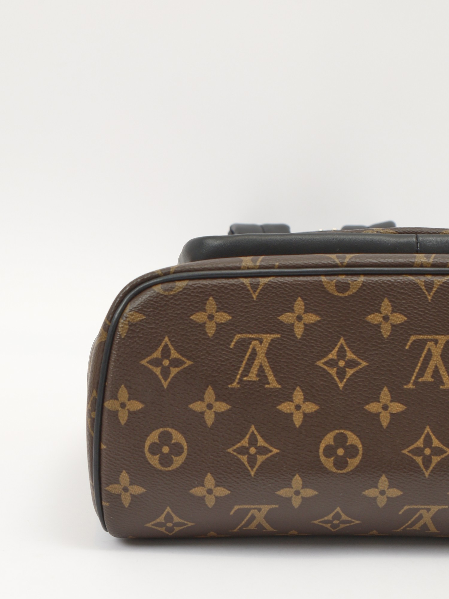 Louis Vuitton Josh 7